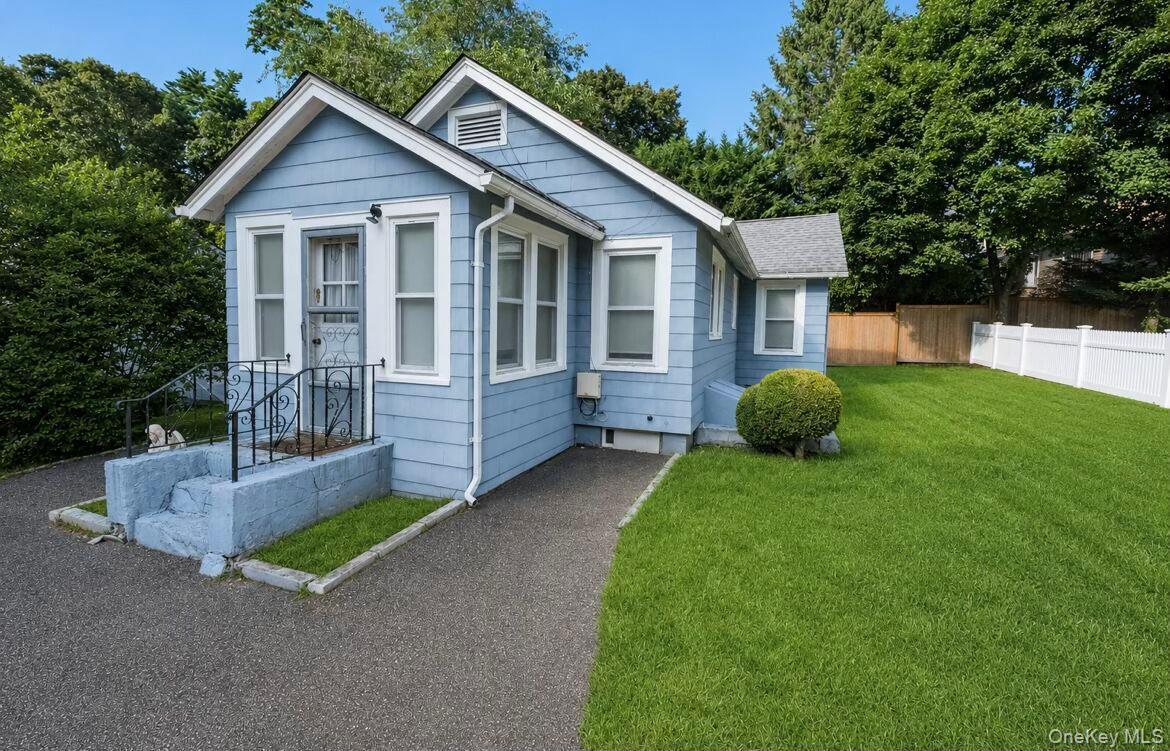 2nd image of 208 Vineyard Rd, Huntington, NY 11743 | MLS# 1036555