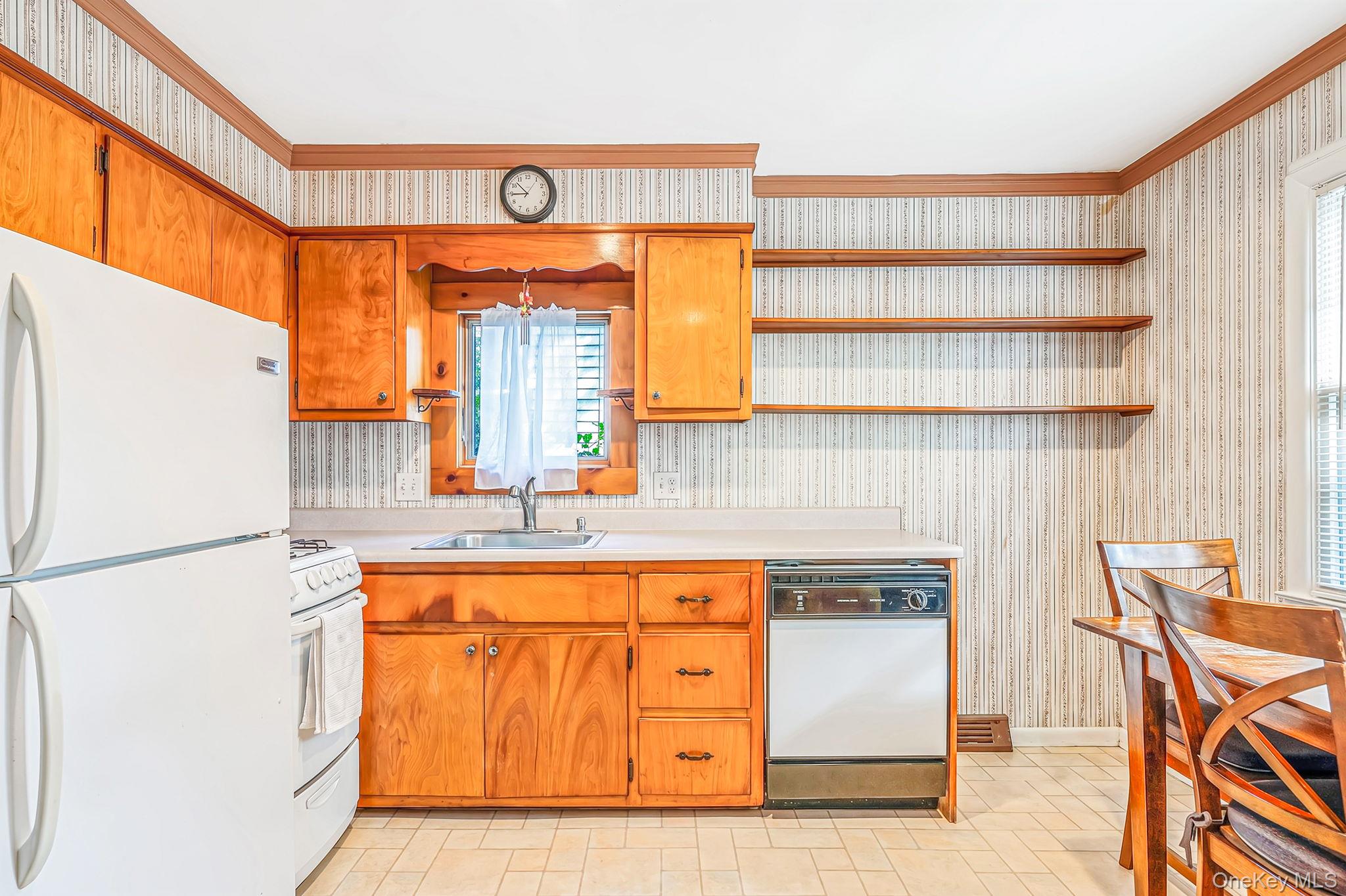 5th image of 4 Vine St, Southampton, NY 11946 | MLS# 1036558