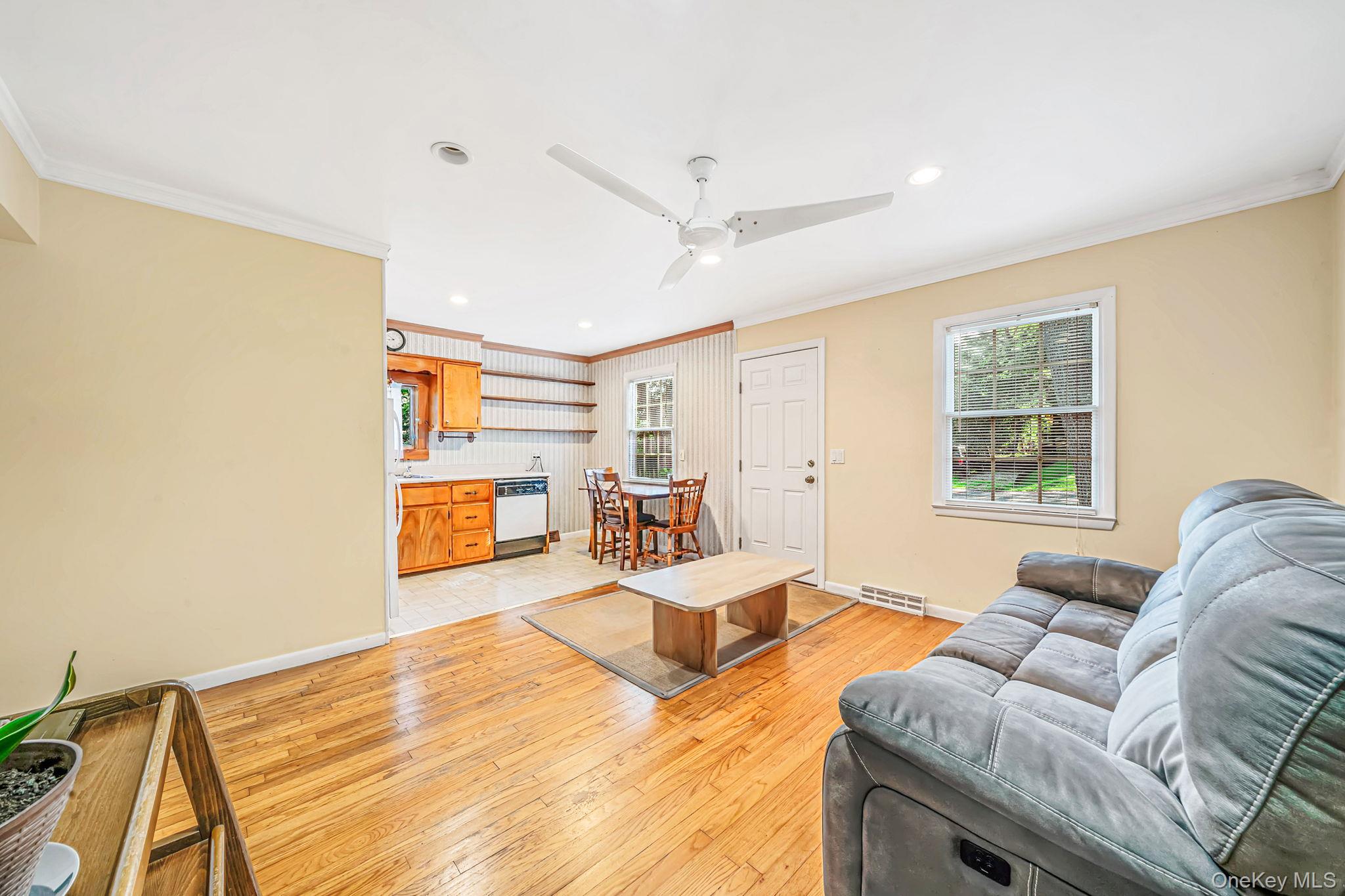 4th image of 4 Vine St, Southampton, NY 11946 | MLS# 1036558