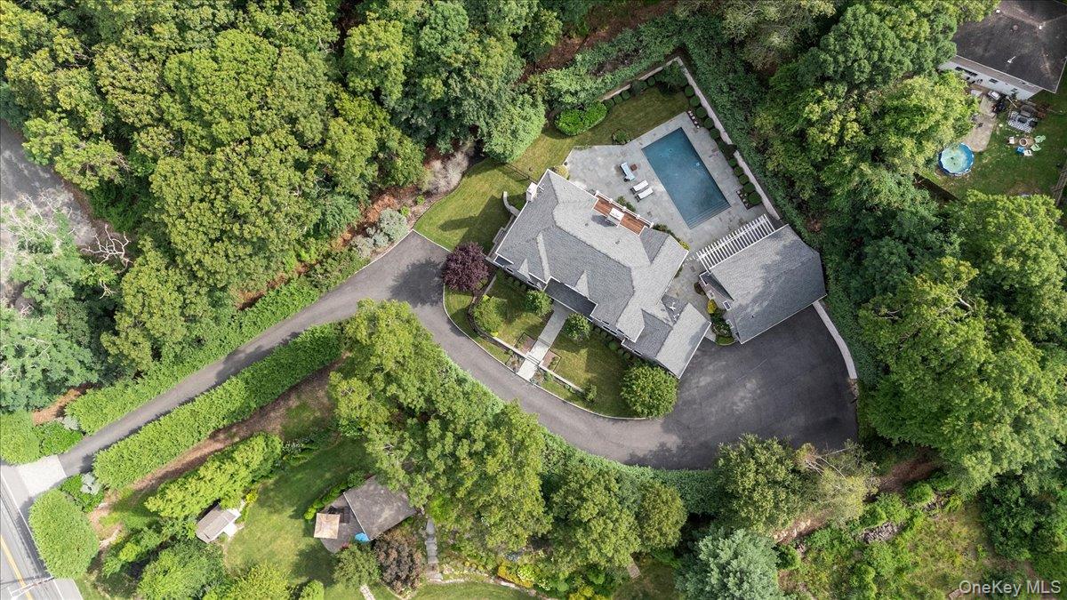 2nd image of 1481 N Country Rd, Riverhead, NY 11792 | MLS# 1036567