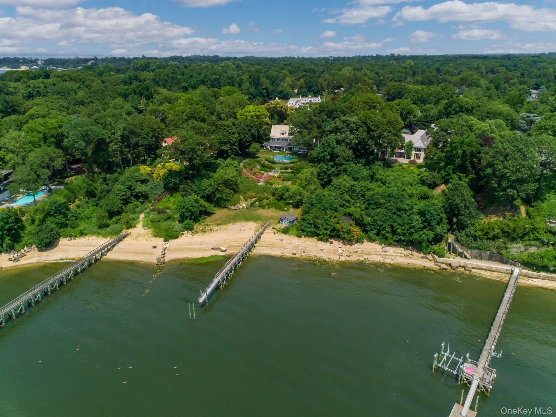 1st image of 10 Hicks Ln, North Hempstead, NY 11050 | MLS# 1036588