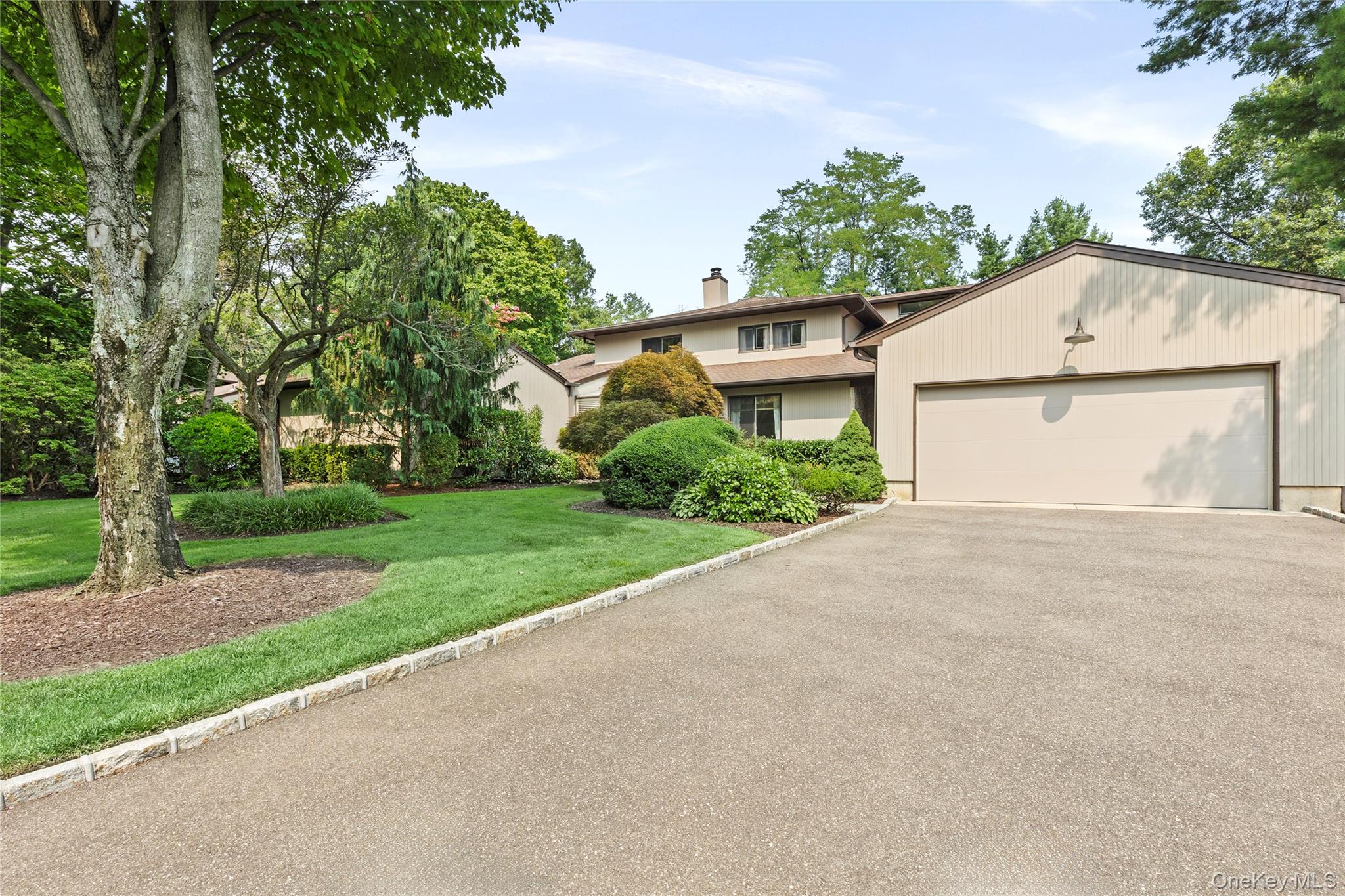 1st image of 10 Doral Dr, North Hempstead, NY 11030 | MLS# 1036607