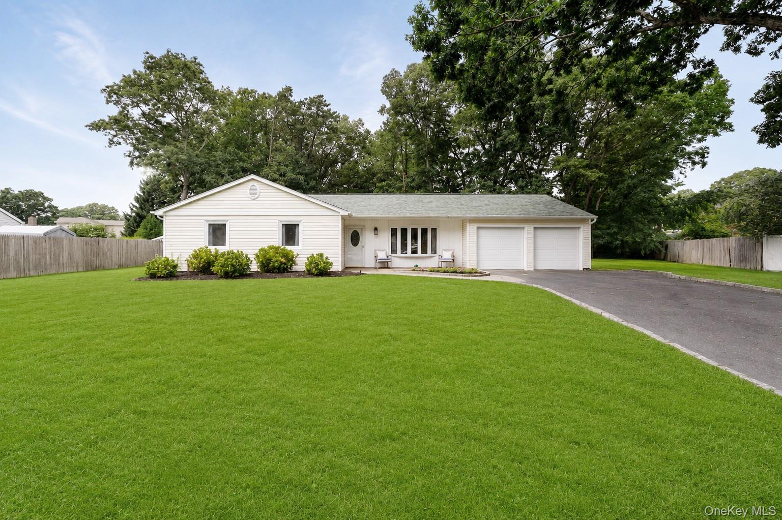 28th image of 4 Shelley Ct, Brookhaven, NY 11953 | MLS# 1036634