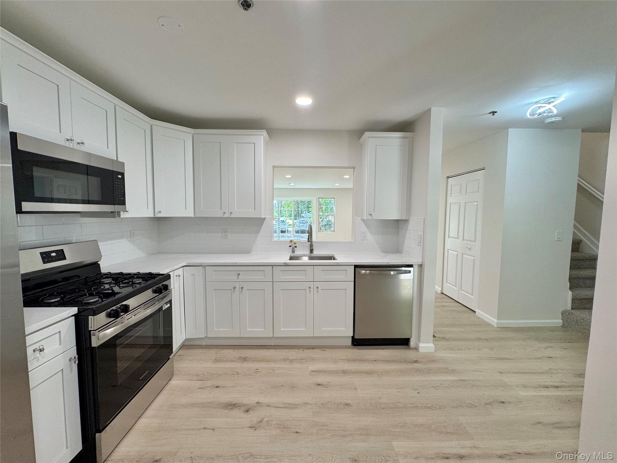 5th image of 43 Commodore Circle, Brookhaven, NY 11776 | MLS# 1036637