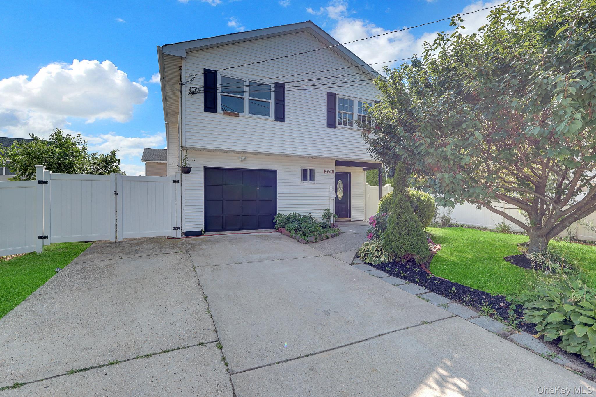3rd image of 376 Ferraris, Babylon, NY 11726 | MLS# 1036658