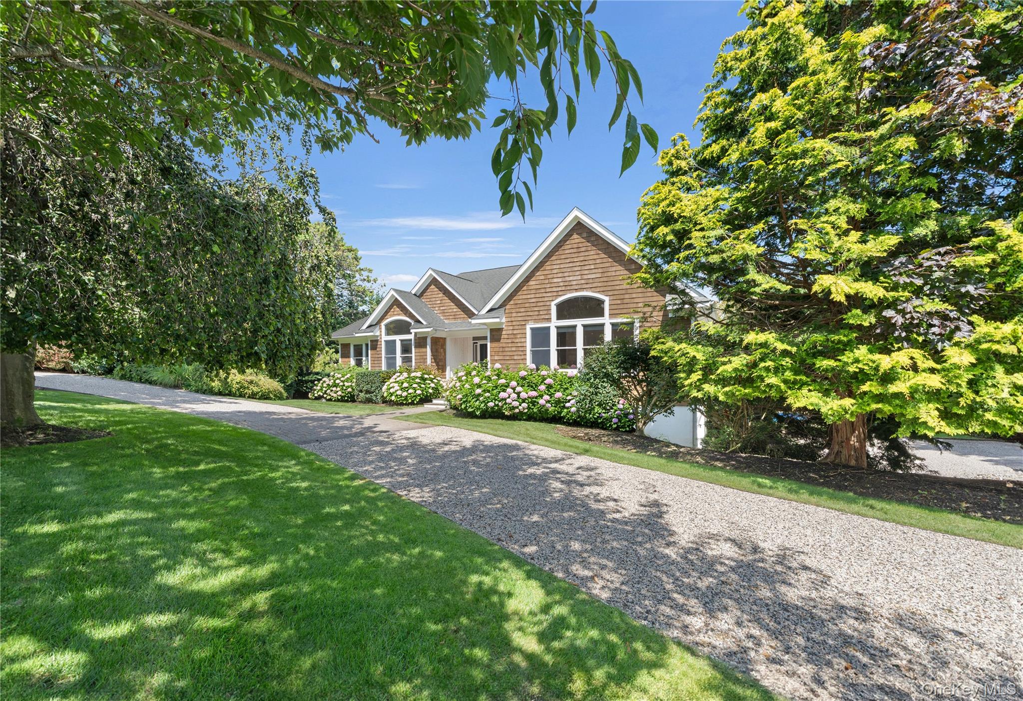 40th image of 10 Peconic View Ct, Southampton, NY 11968 | MLS# 1036671