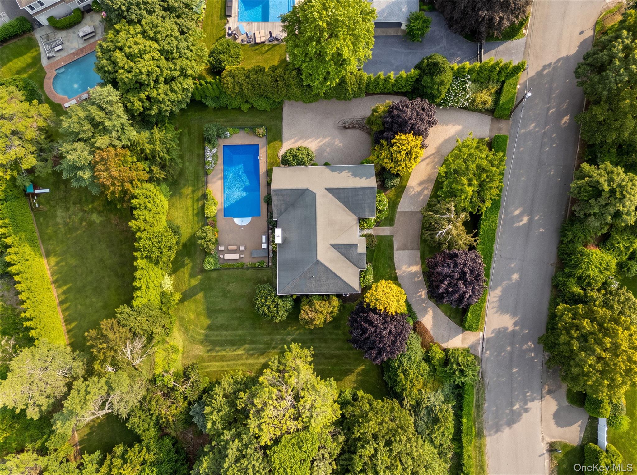4th image of 10 Peconic View Ct, Southampton, NY 11968 | MLS# 1036671