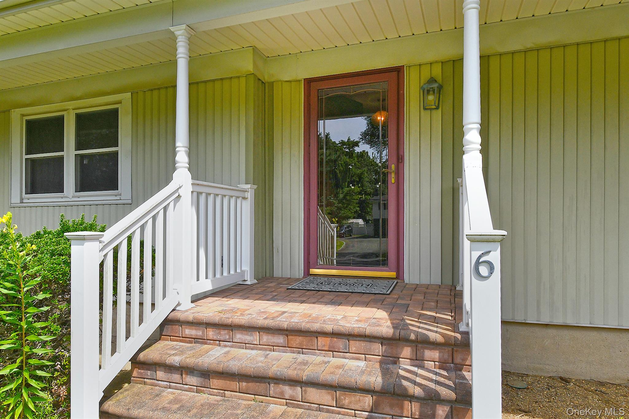 4th image of 6 Duquesne Dr, Huntington, NY 11740 | MLS# 1036674