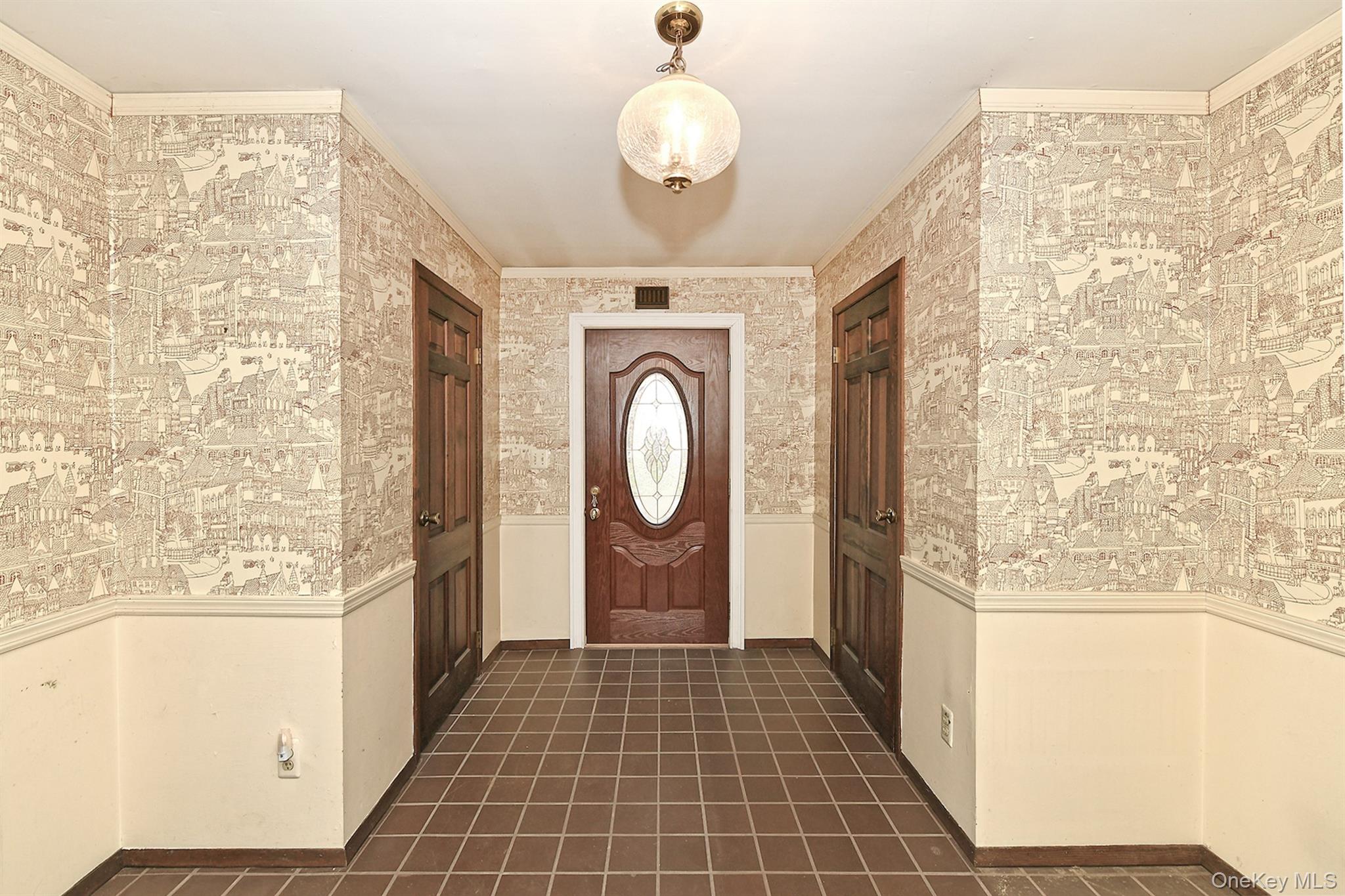 5th image of 6 Duquesne Dr, Huntington, NY 11740 | MLS# 1036674