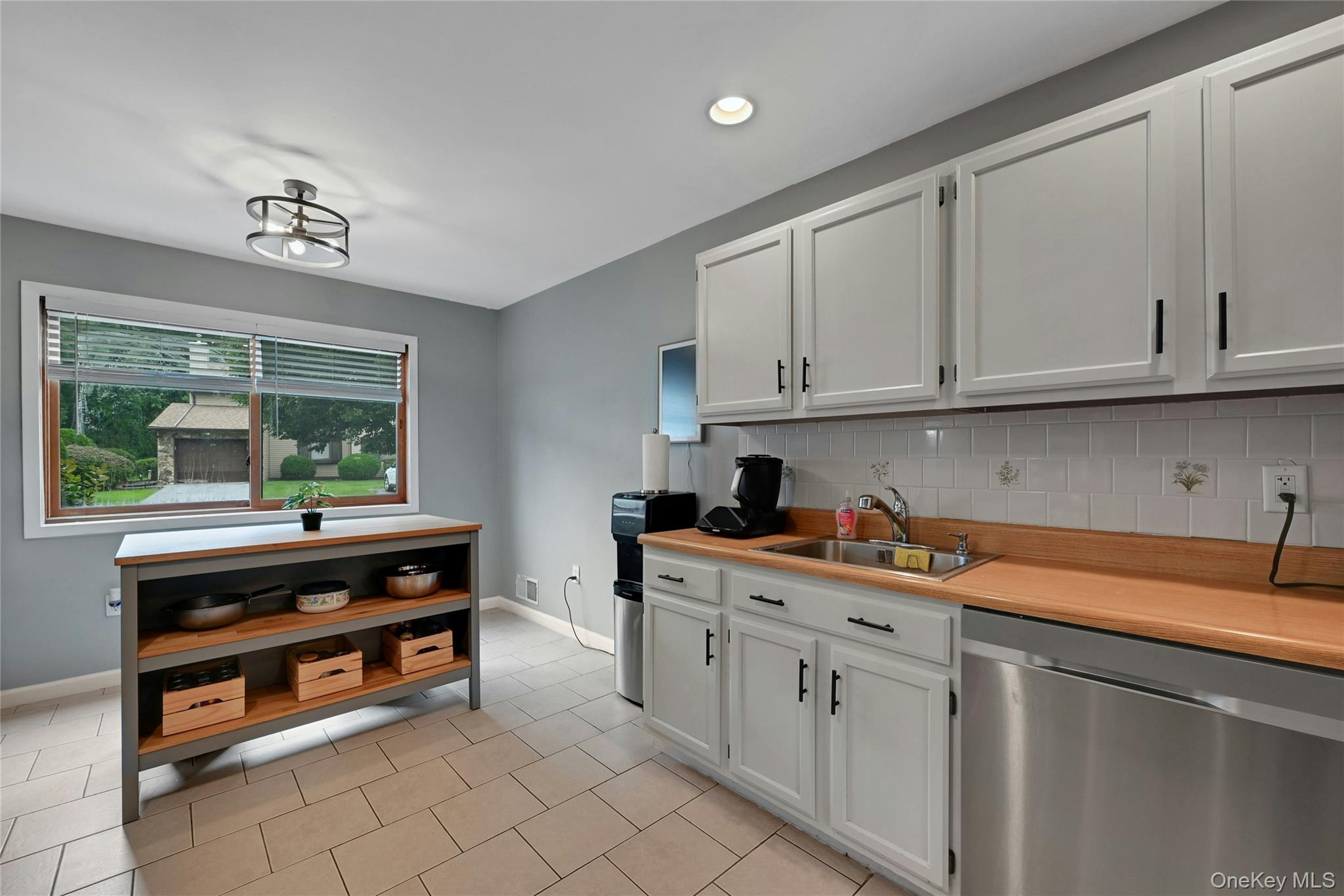 2nd image of 255 Heritage Ln, Chester Town, NY 10950 | MLS# 1036684