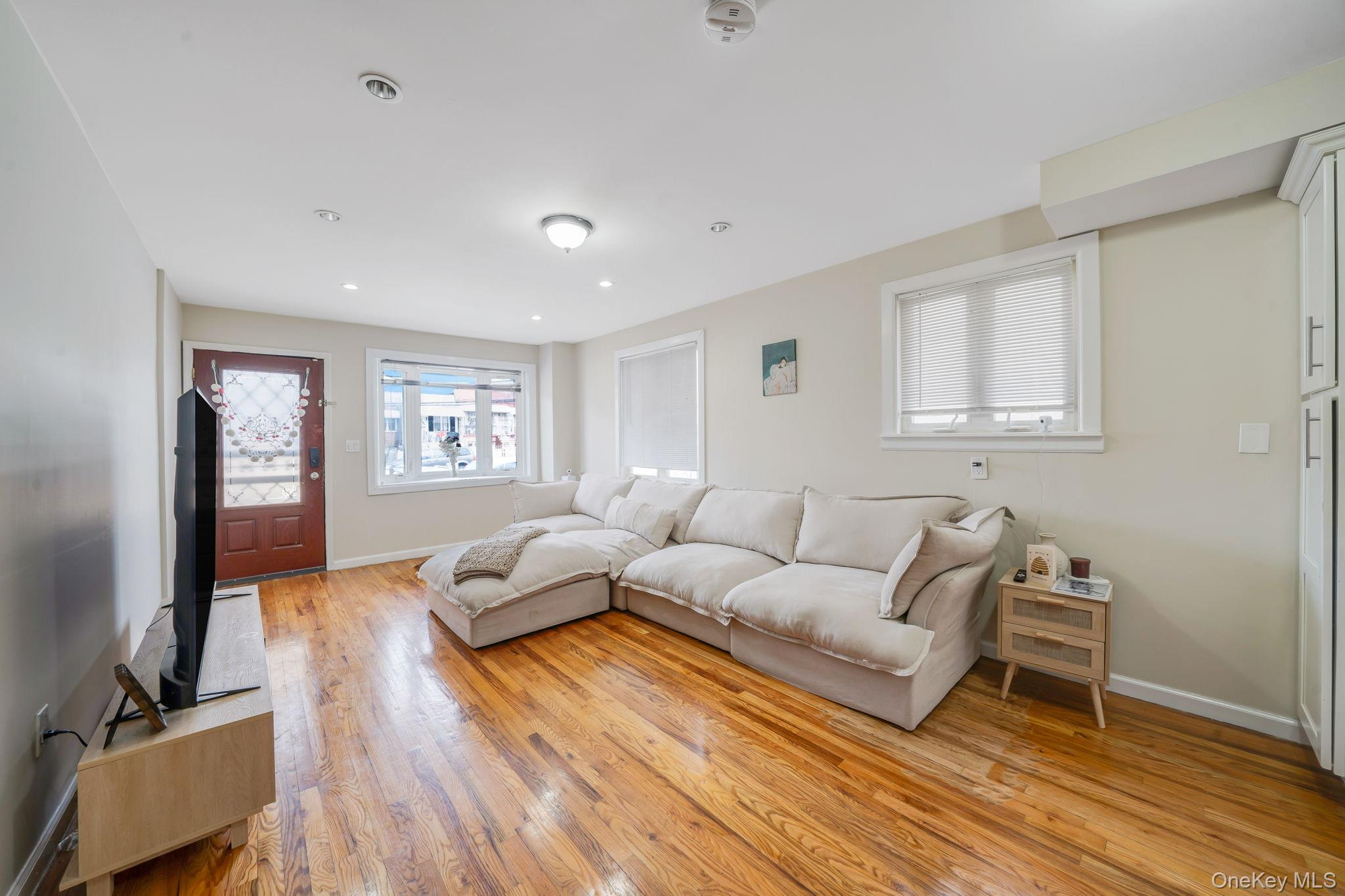 3rd image of 2858 Sampson Ave, New York, NY 10465 | MLS# 1036723