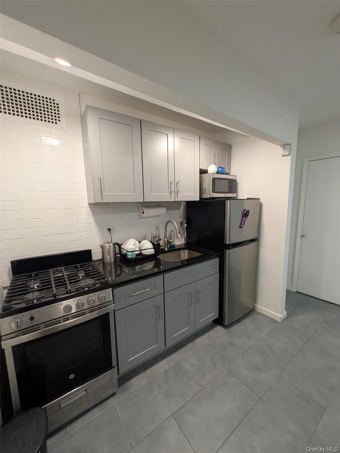 2nd image of 213 05 75th Ave #5M, New York, NY 11364 | MLS# 1036758