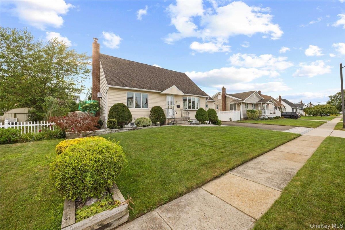 4th image of 4060 Maywood Dr, Hempstead, NY 11783 | MLS# 1036769
