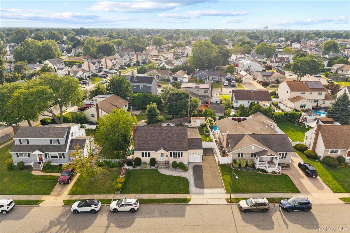 5th image of 4060 Maywood Dr, Hempstead, NY 11783 | MLS# 1036769