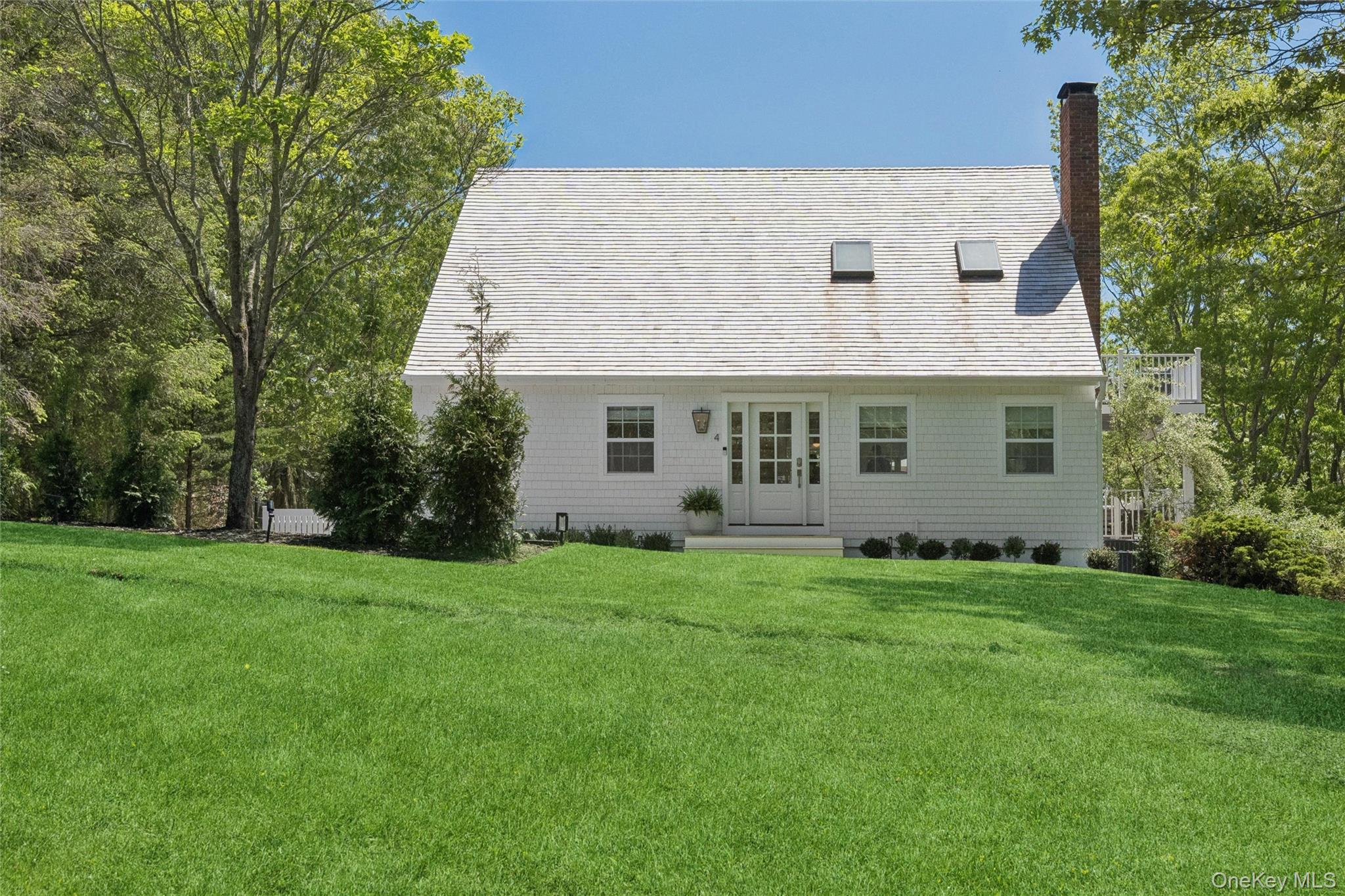 1st image of 4 Trail Ct, Southampton, NY 11976 | MLS# 1036793