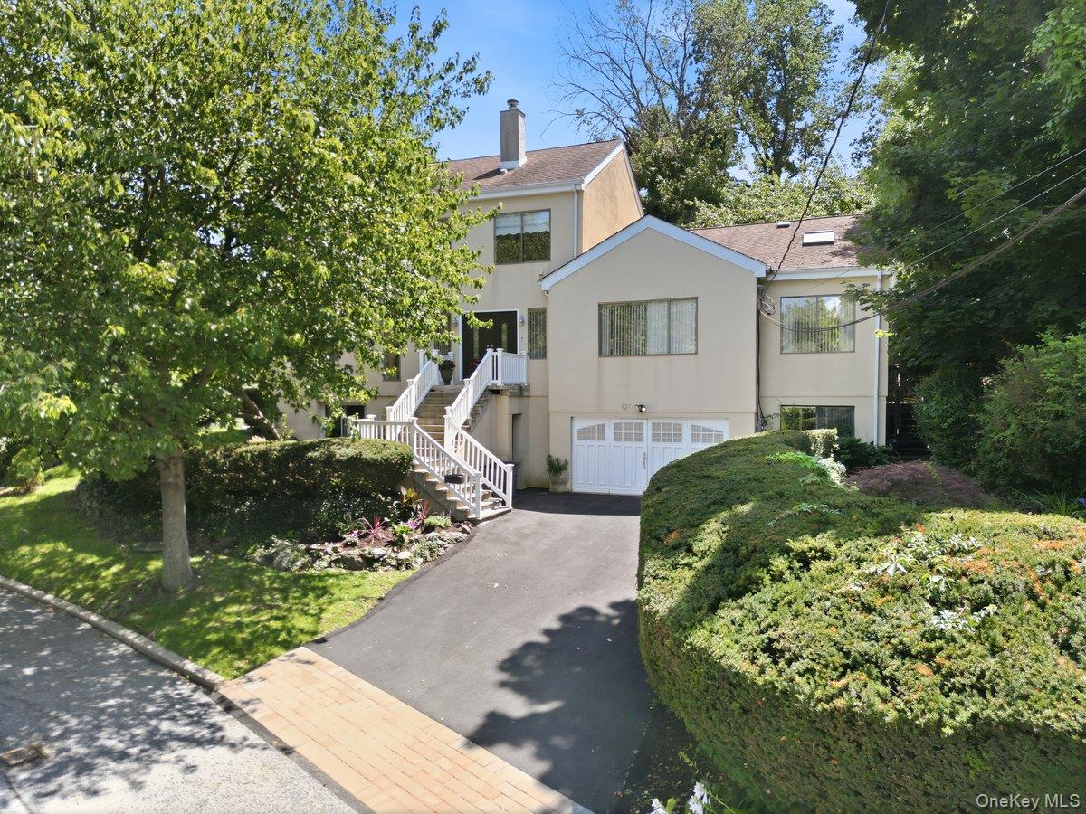 1st image of 121 Newport Rd, Yonkers, NY 10710 | MLS# 1036801