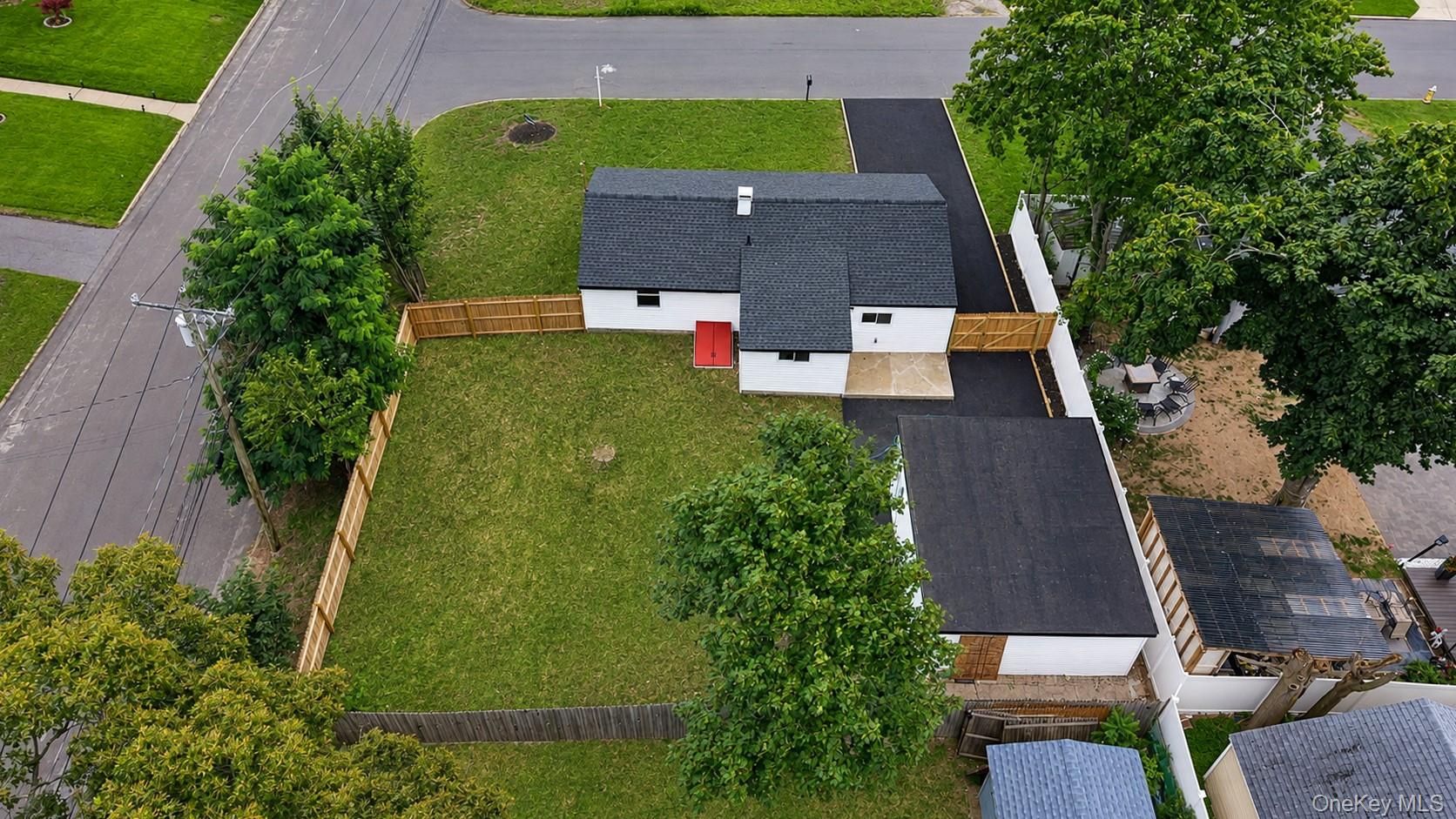 5th image of 14 Marie Ln, Islip, NY 11722 | MLS# 1036809