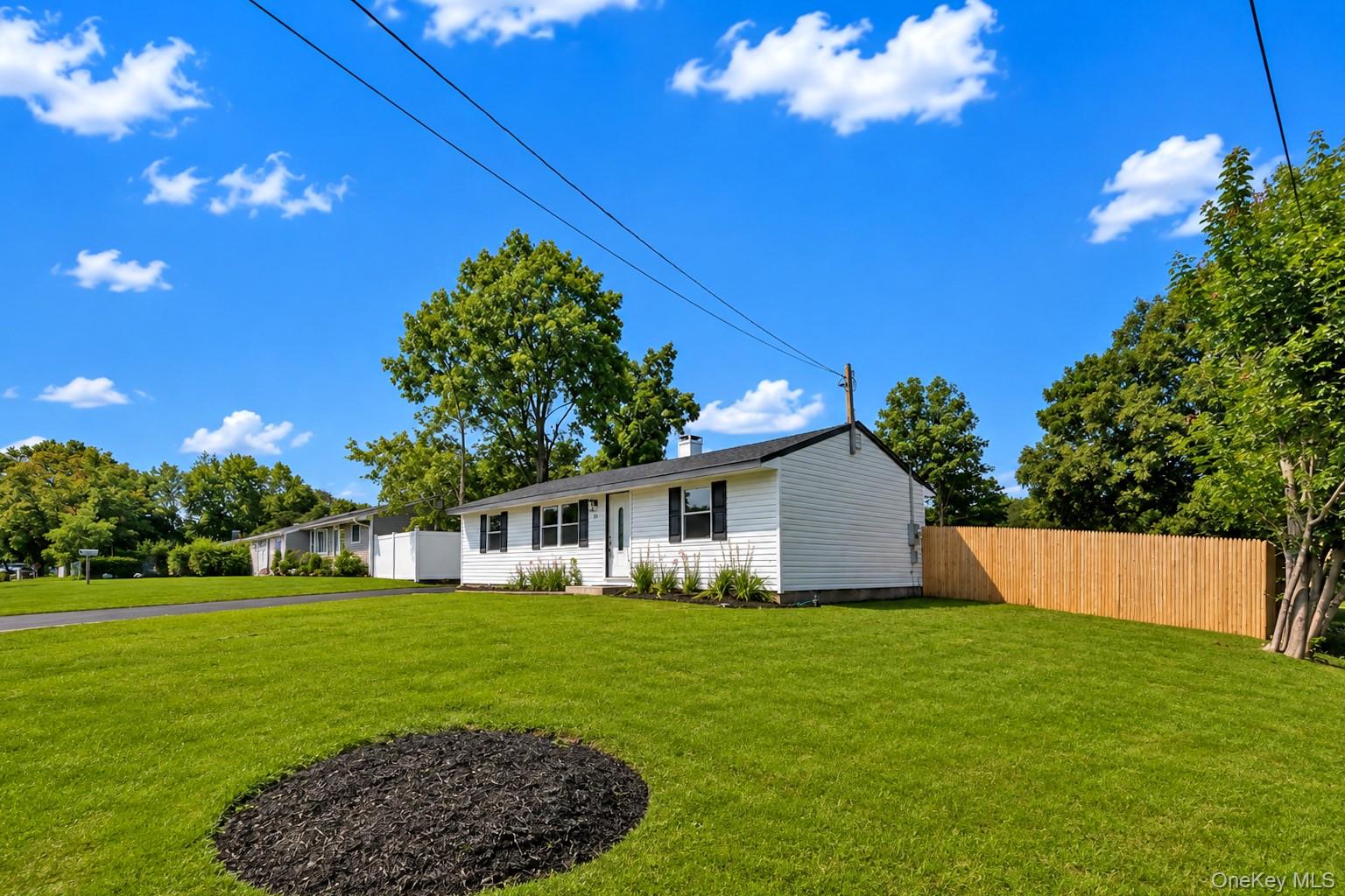 3rd image of 14 Marie Ln, Islip, NY 11722 | MLS# 1036809