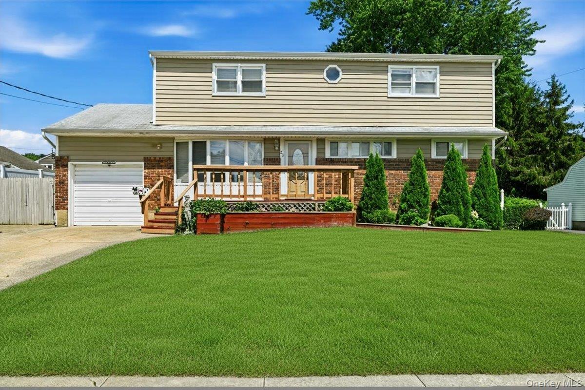 2nd image of 23 Hampshire Dr, Oyster Bay, NY 11735 | MLS# 1036814