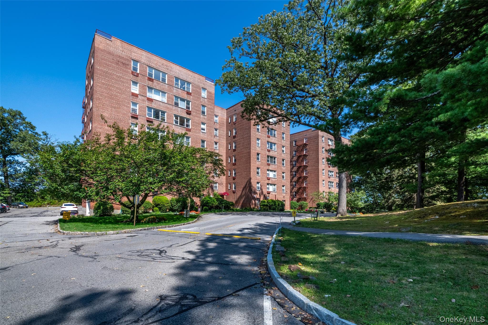 2nd image of 611 Palmer Rd #4Y, Yonkers, NY 10701 | MLS# 1036824