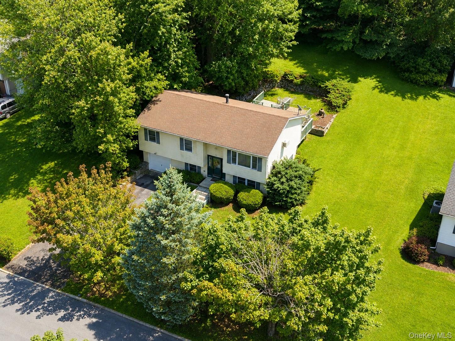 3rd image of 10 Andre Dr, Woodbury, NY 10930 | MLS# 1036840