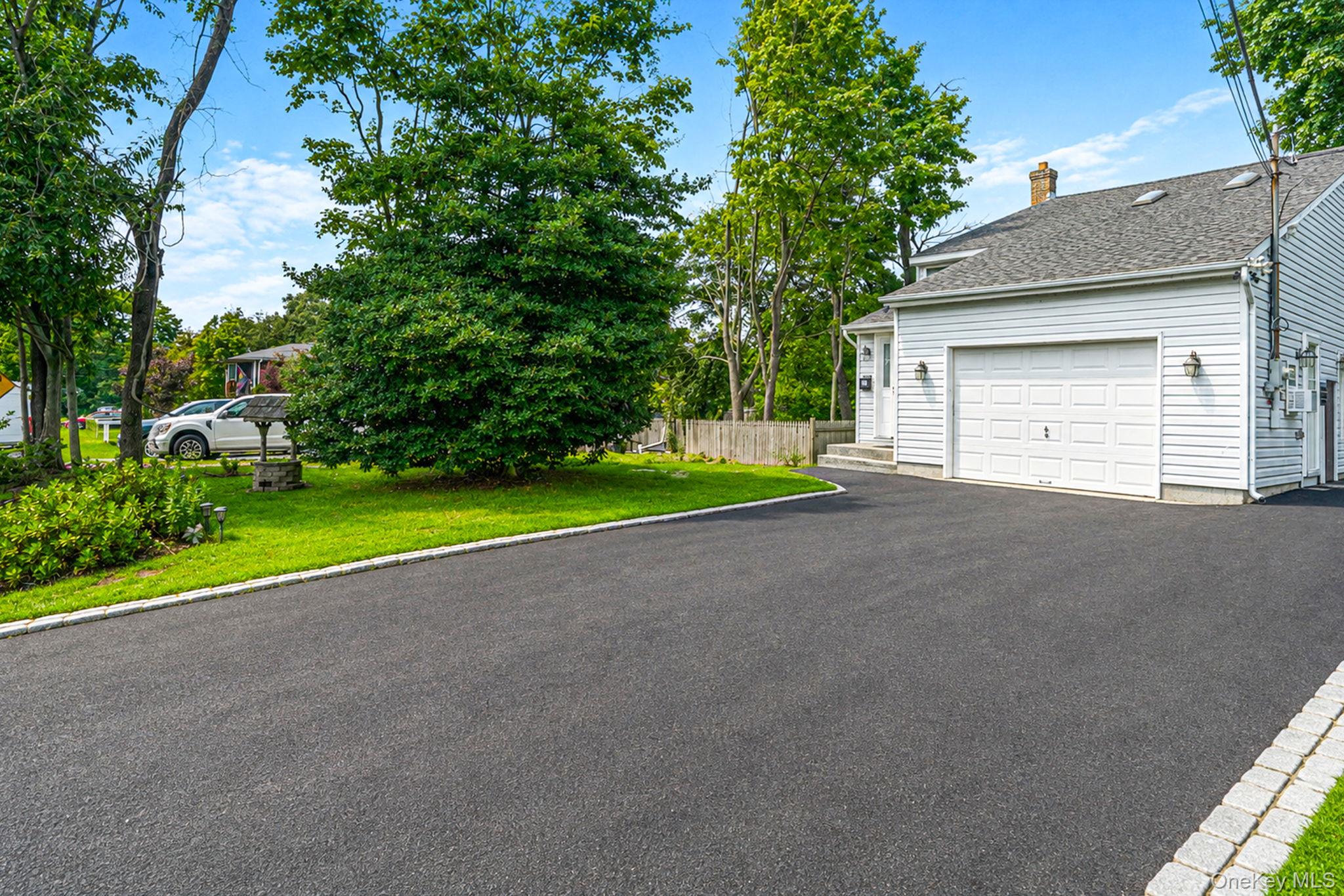 3rd image of 35 E 6Th St, Brookhaven, NY 11772 | MLS# 1036873