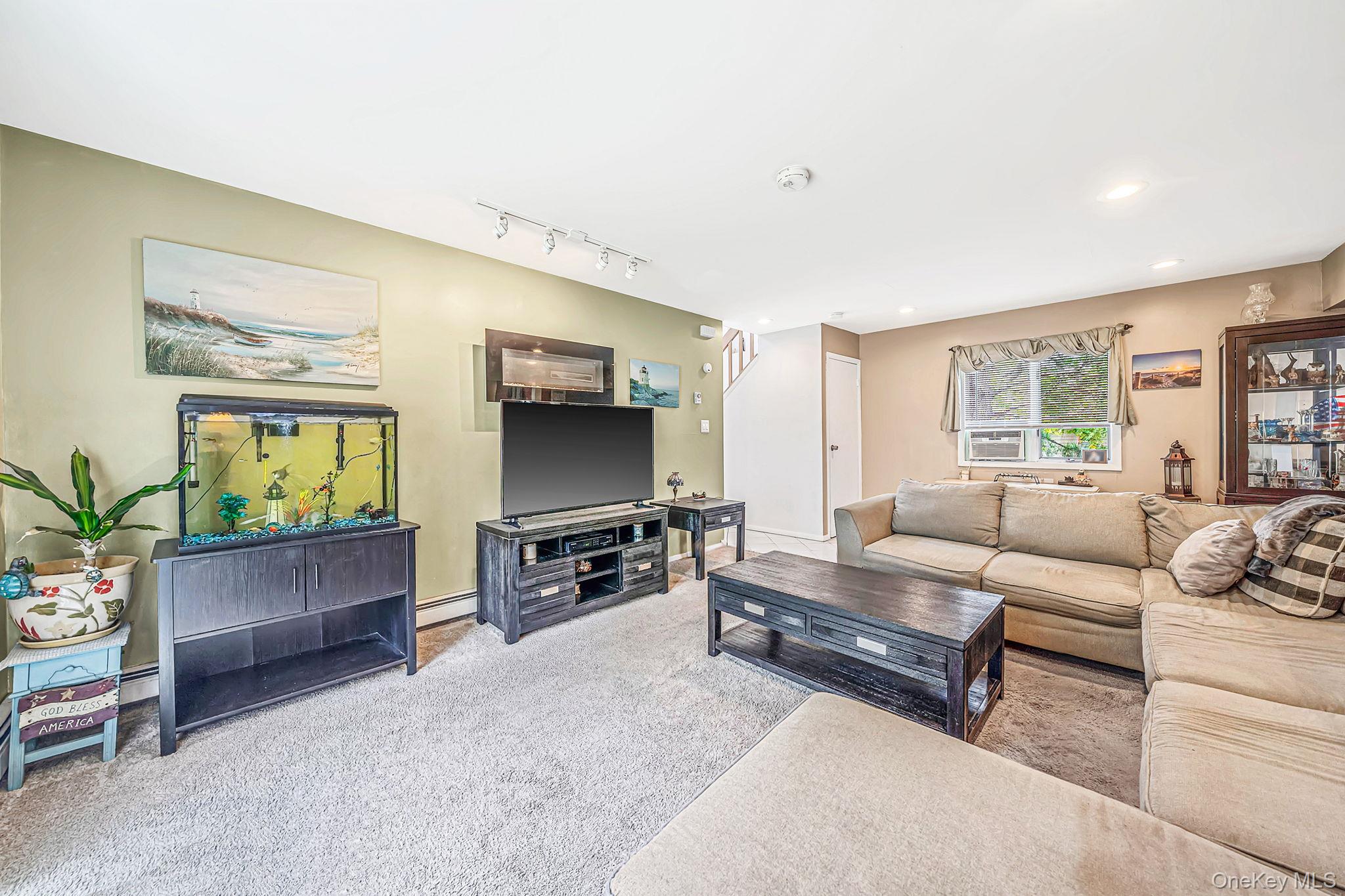 4th image of 35 E 6Th St, Brookhaven, NY 11772 | MLS# 1036873
