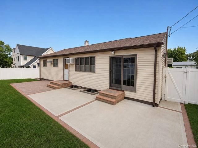 2nd image of 10 Peter Ln, Oyster Bay, NY 11803 | MLS# 1036917