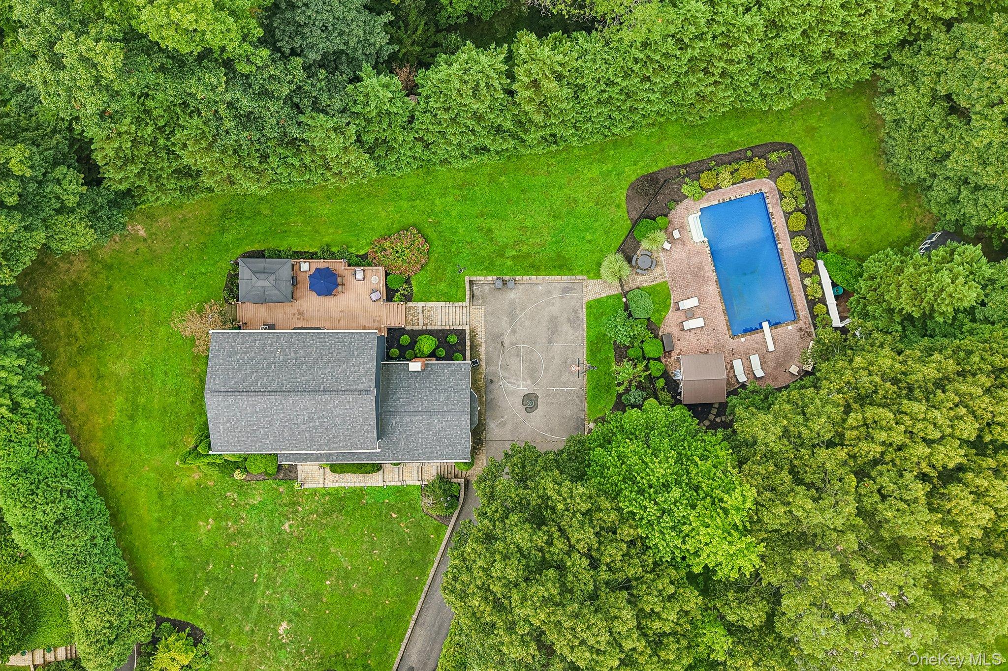 38th image of 6 Pebble Hill Ct, Huntington, NY 11768 | MLS# 1036992