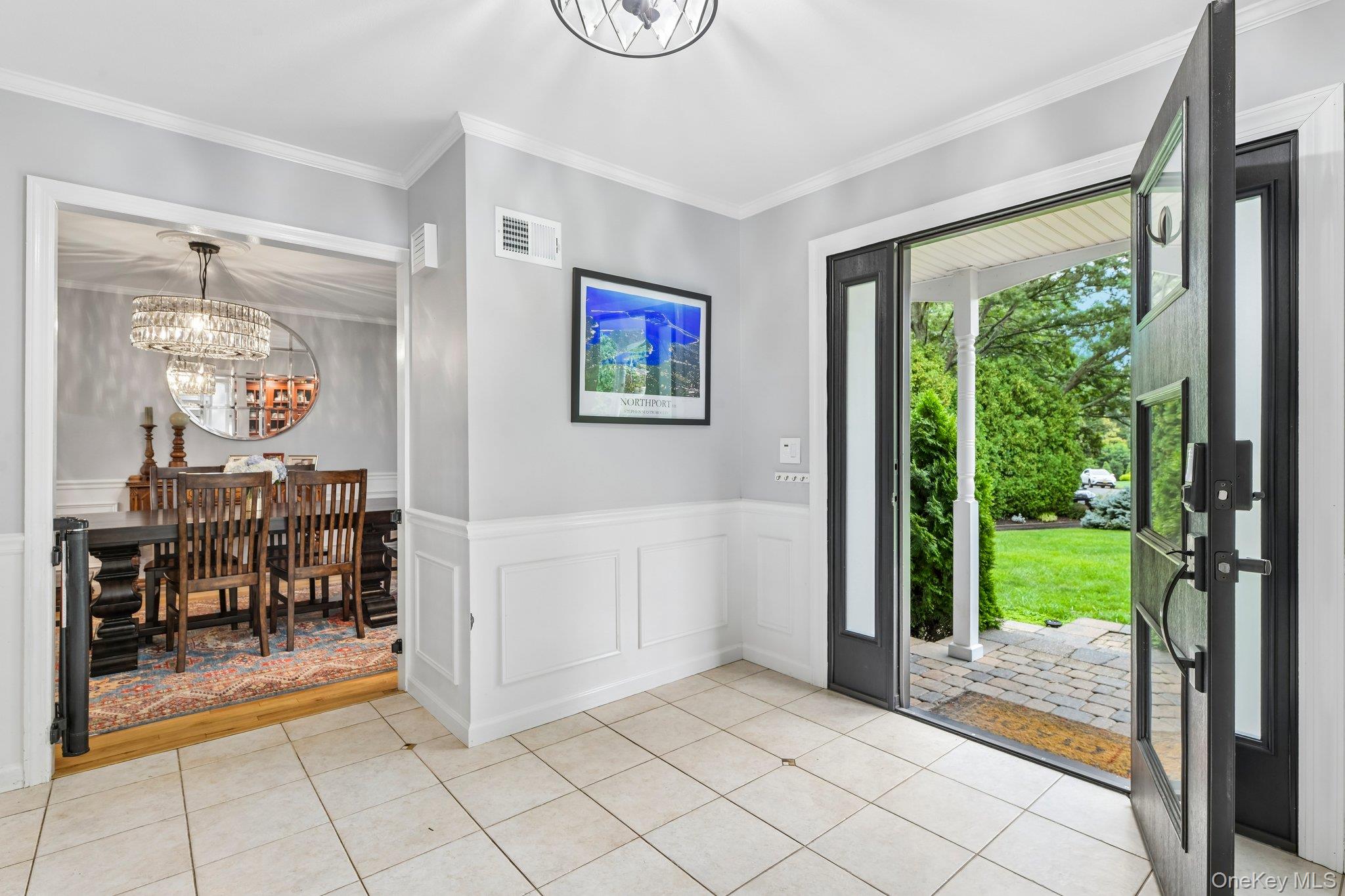 5th image of 6 Pebble Hill Ct, Huntington, NY 11768 | MLS# 1036992