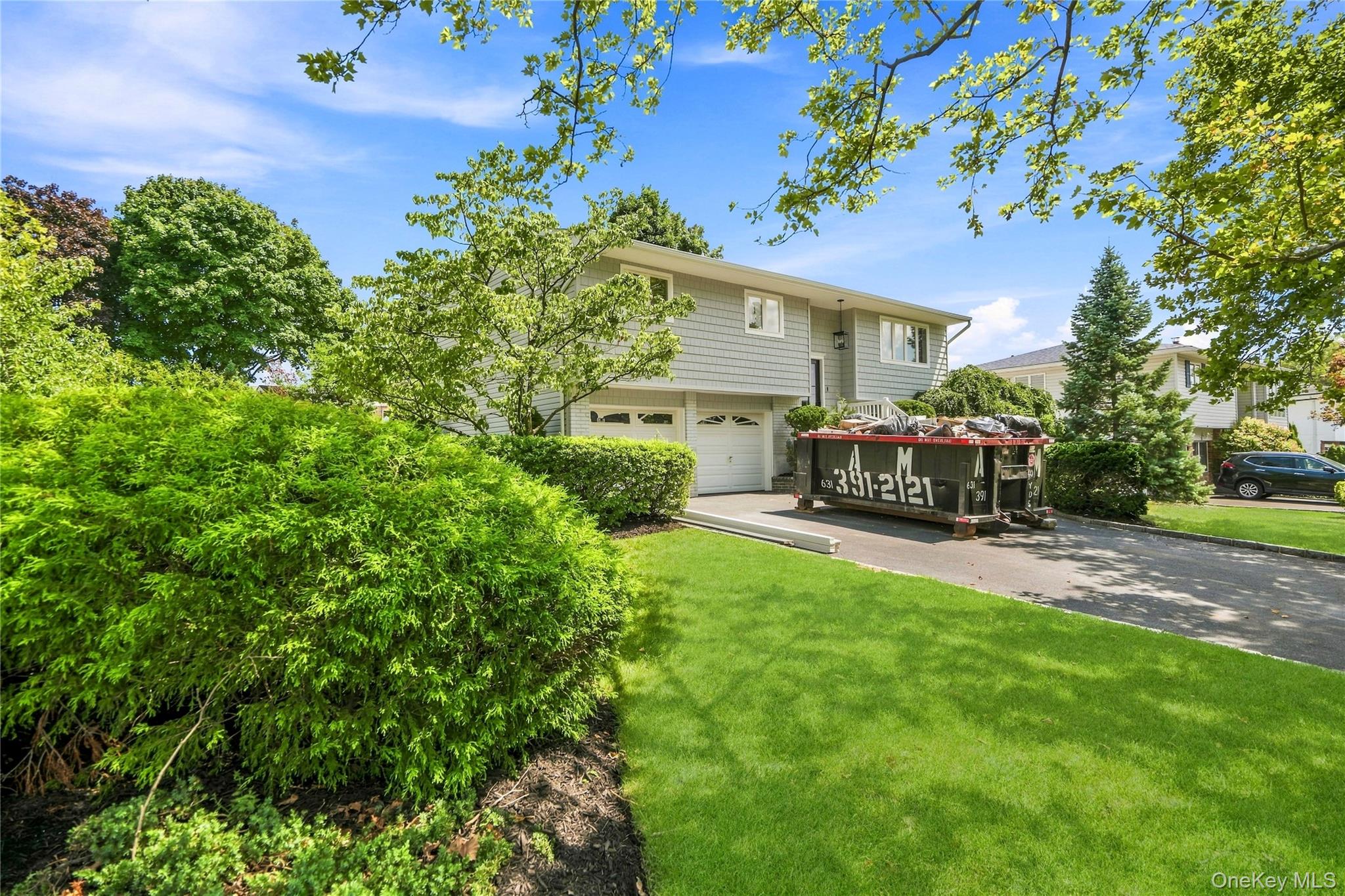 2nd image of 6 Oatley Pl, Smithtown, NY 11725 | MLS# 1037016