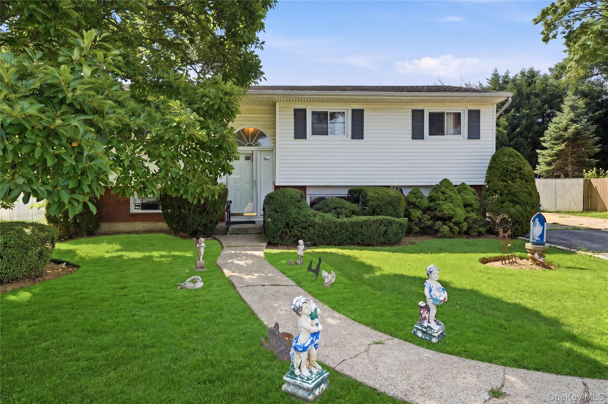 2nd image of 835 7th St, West Babylon, NY 11704 | MLS# 1037028
