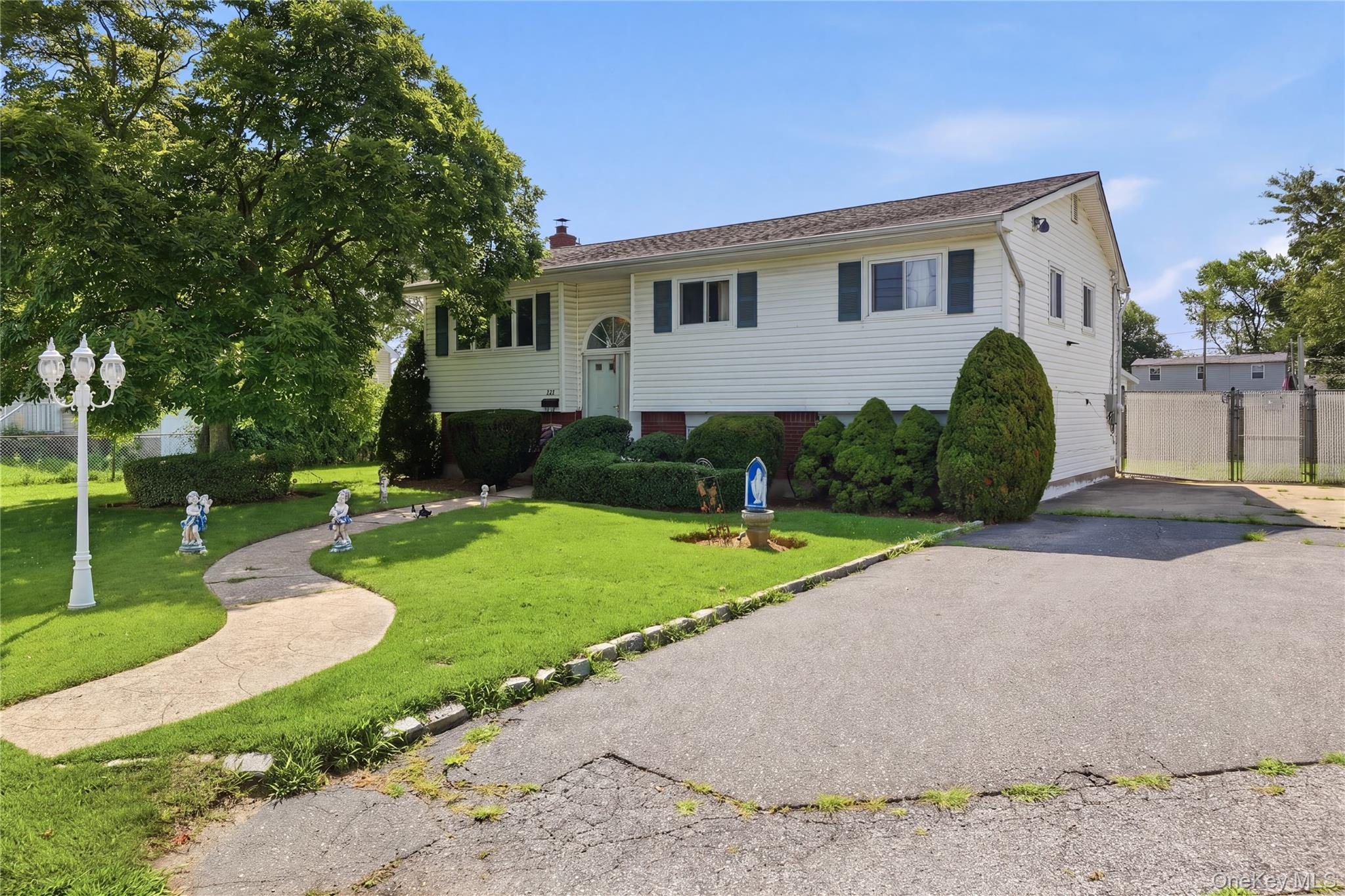 1st image of 835 7th St, West Babylon, NY 11704 | MLS# 1037028