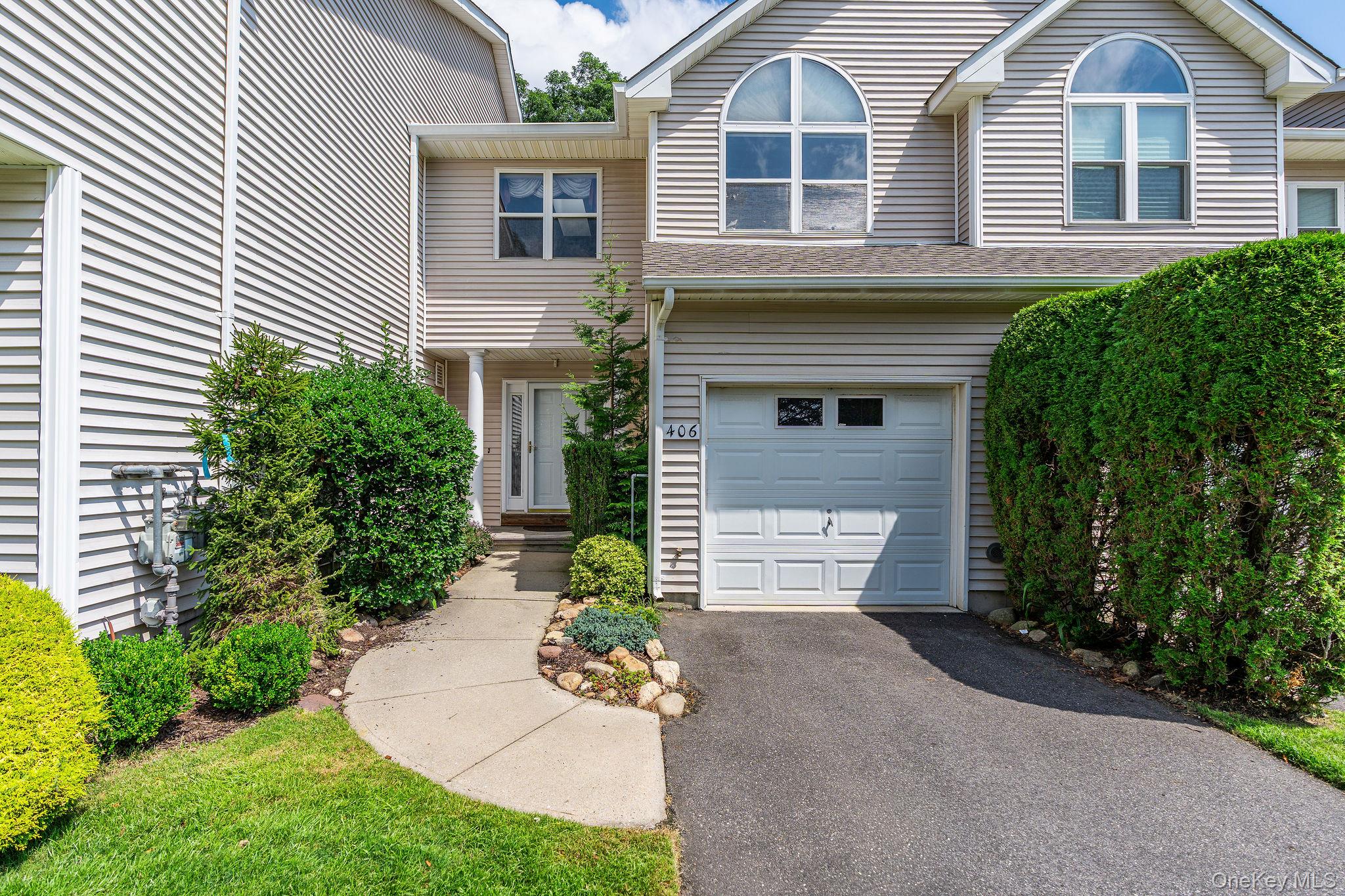 1st image of 406 Willow Pond Dr, Riverhead, NY 11901 | MLS# 1037056