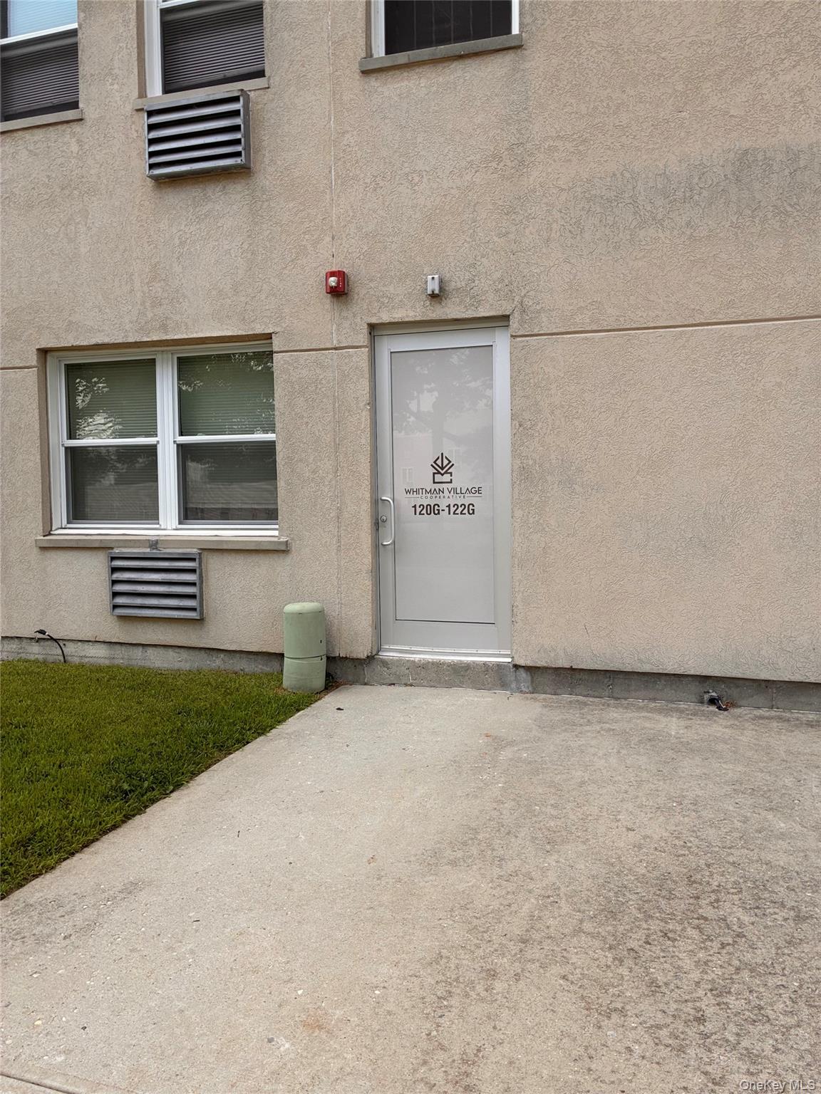 2nd image of 270 Lowndes Ave, Huntington, NY 11746