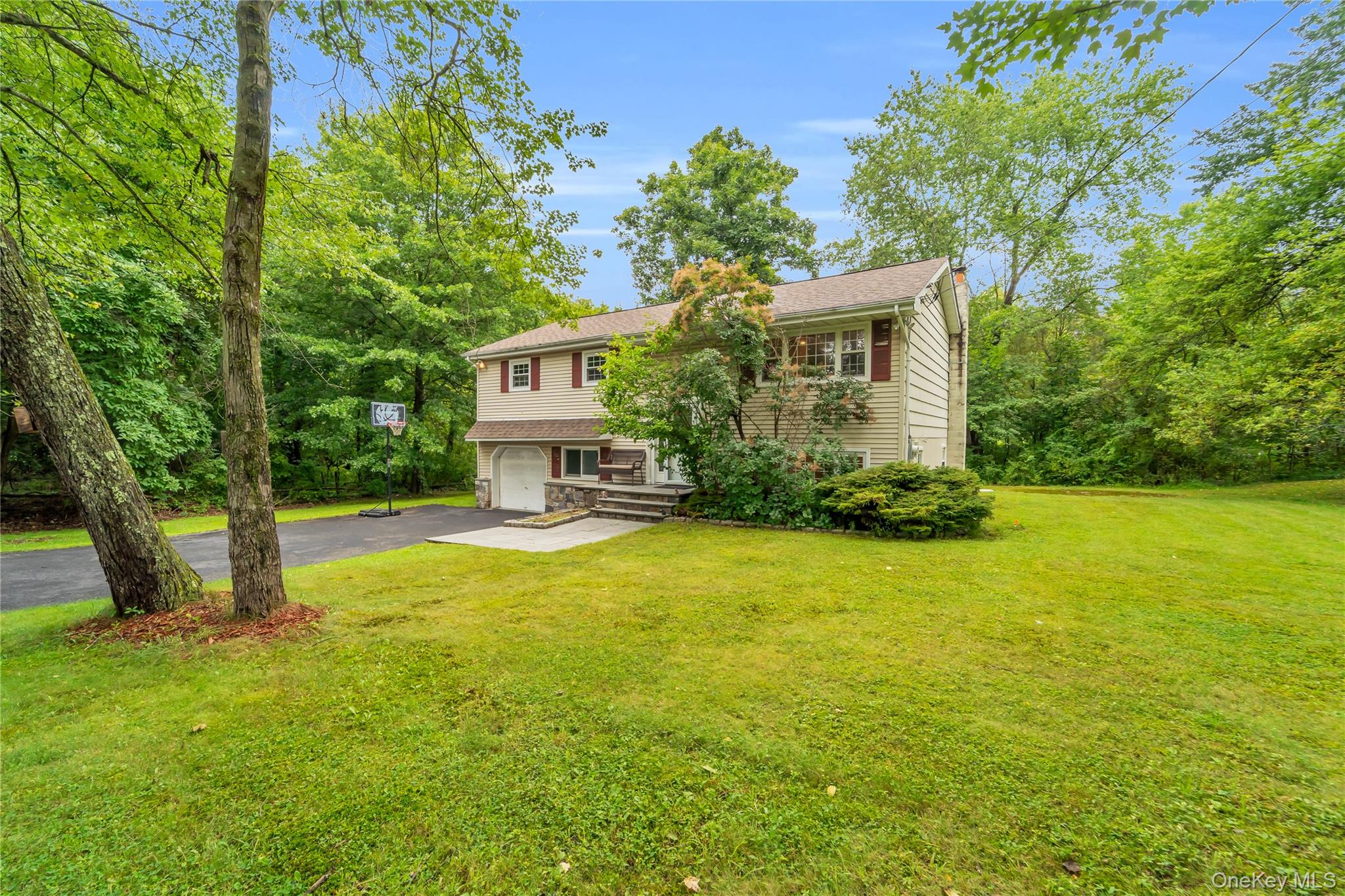 2nd image of 124 Northmore Dr, Yorktown, NY 10598 | MLS# 1037160