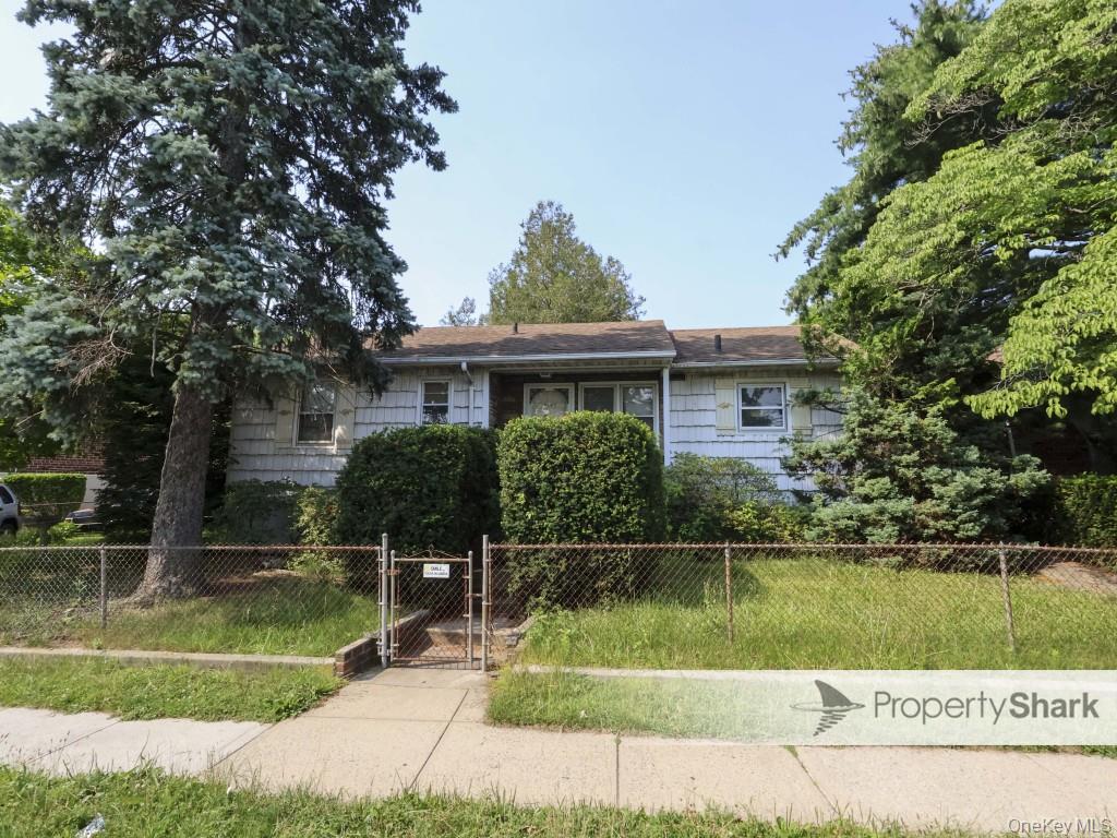 1st image of 3140 Country Club Rd, New York, NY 10465 | MLS# 1037172