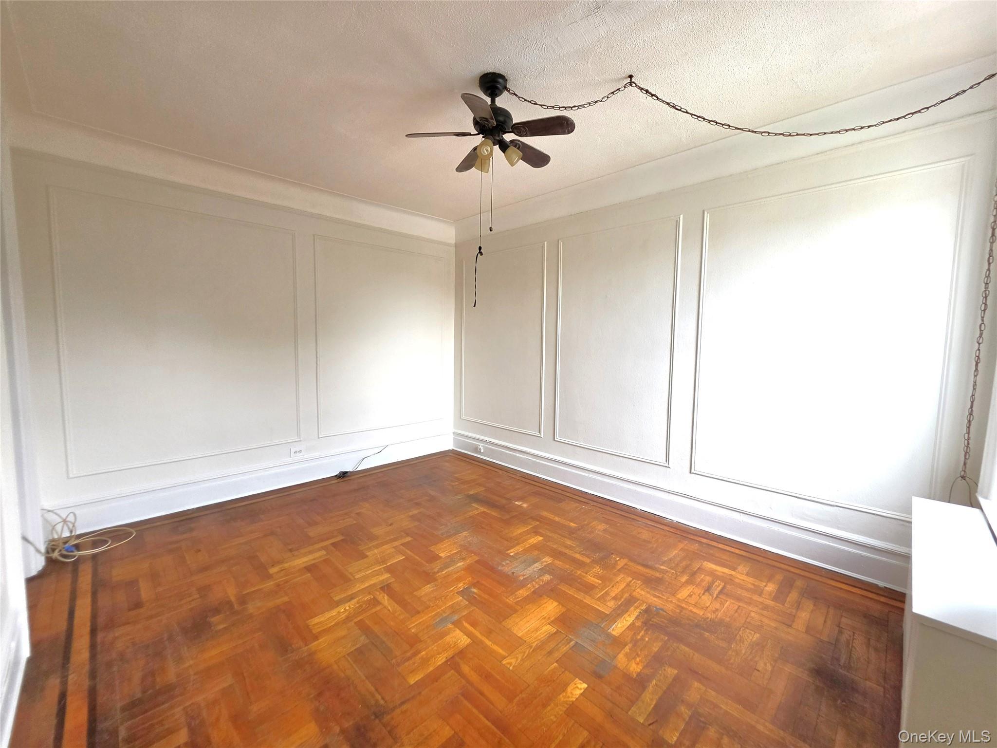 5th image of 31-14 Crescent St, New York, NY 11106