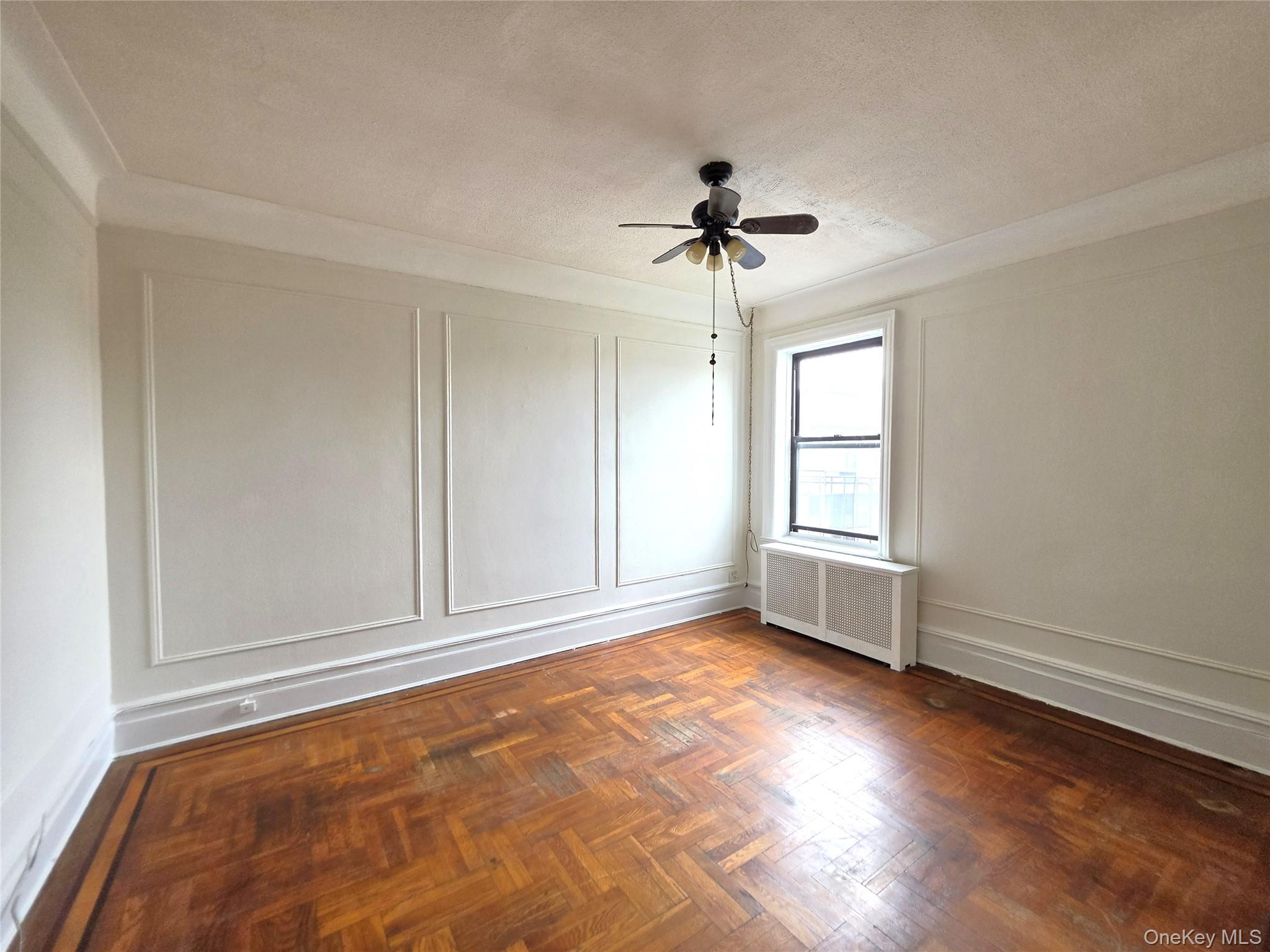 4th image of 31-14 Crescent St, New York, NY 11106
