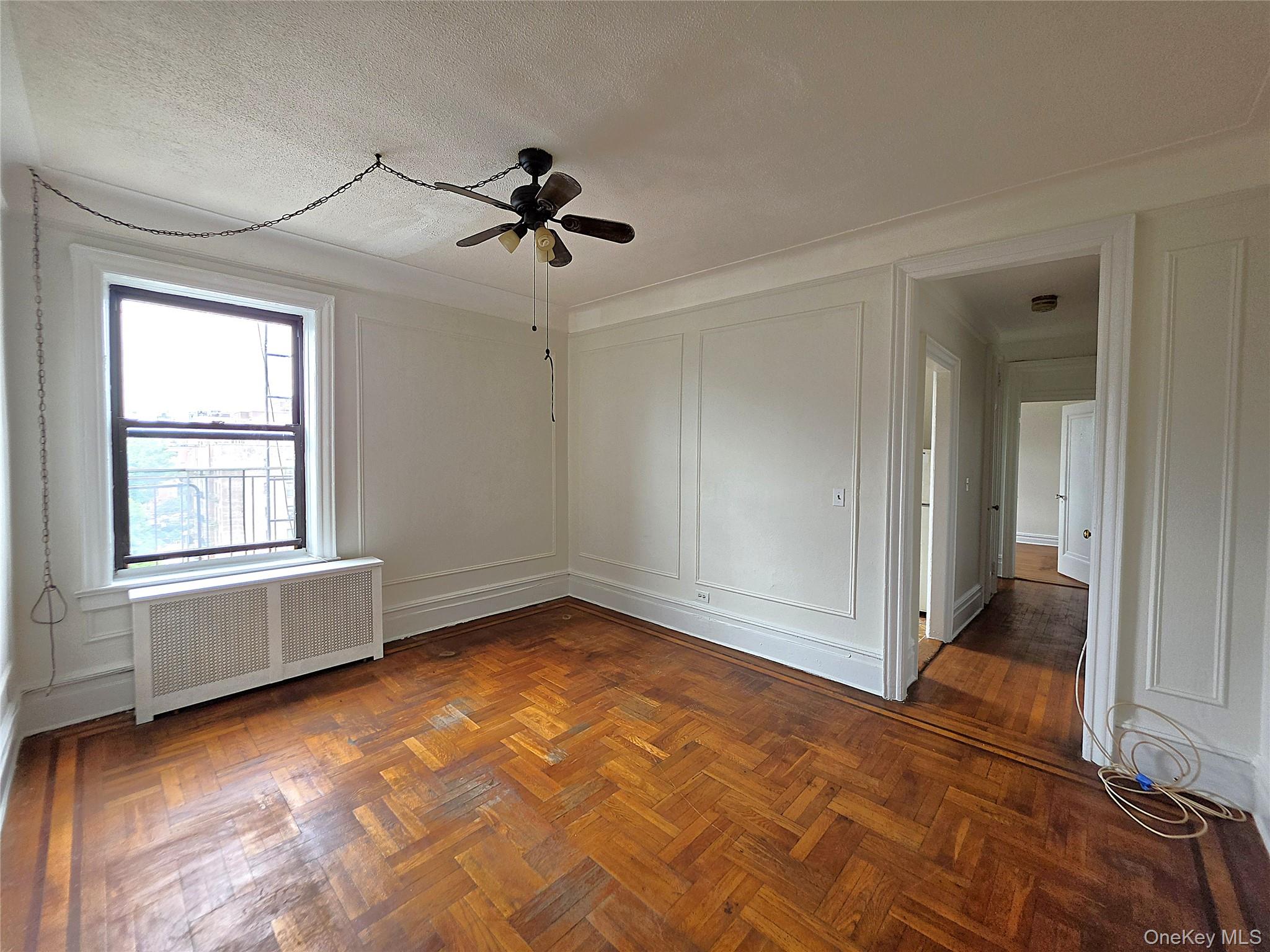 2nd image of 31-14 Crescent St, New York, NY 11106