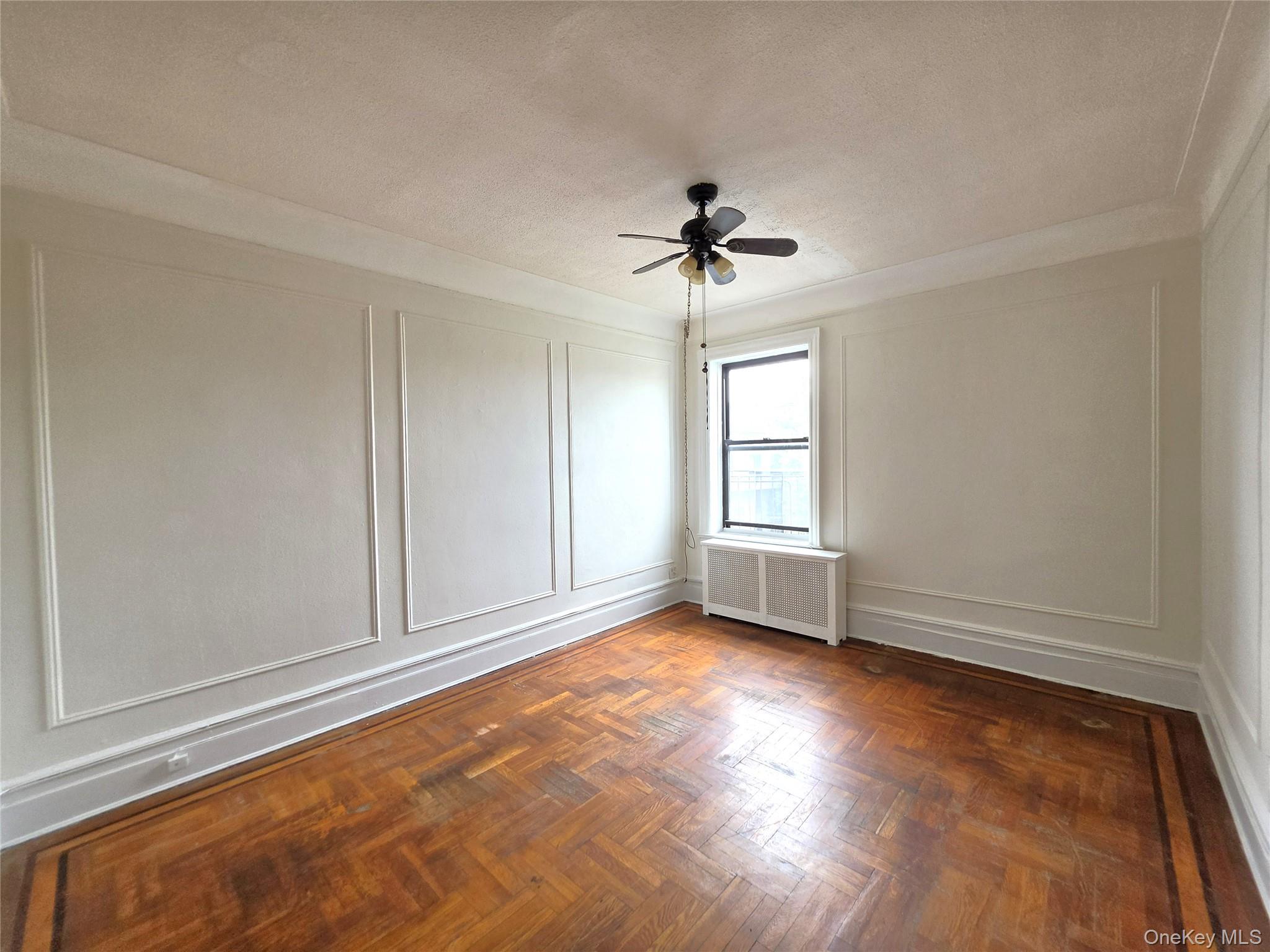 3rd image of 31-14 Crescent St, New York, NY 11106