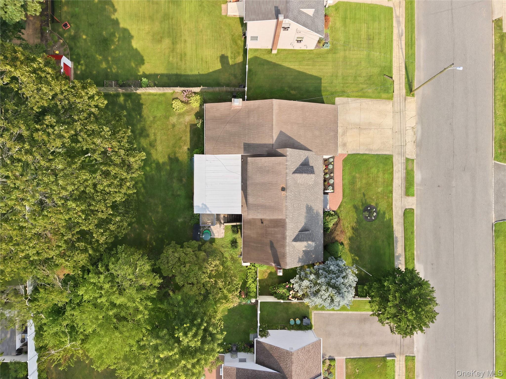4th image of 391 Oakwood Ave, Islip, NY 11795 | MLS# 1037247