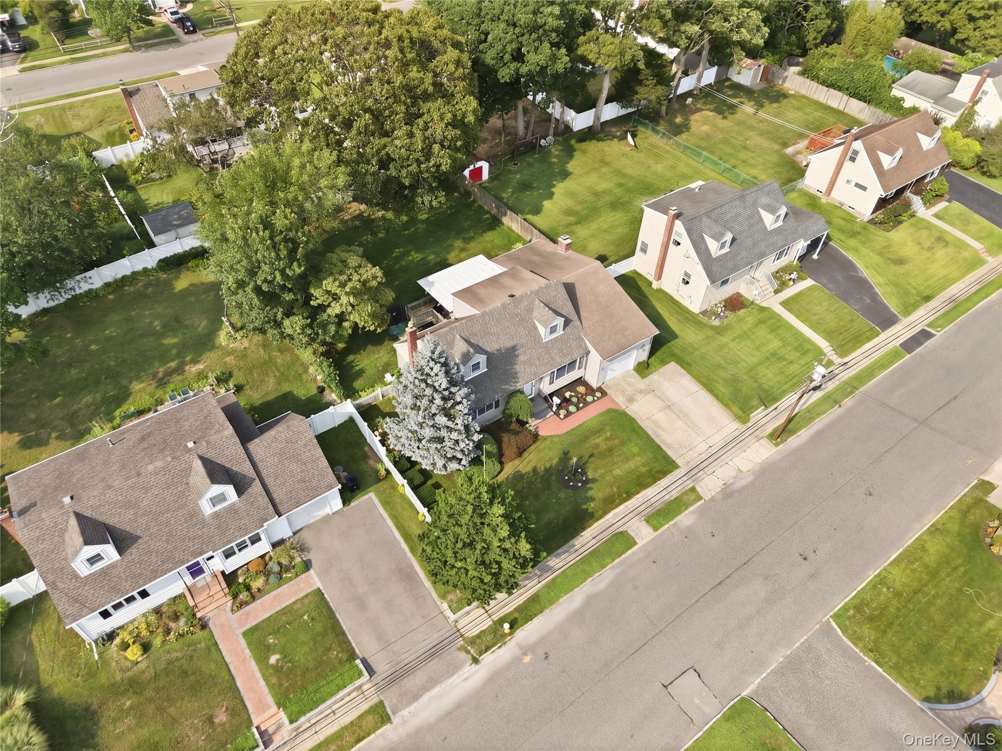 5th image of 391 Oakwood Ave, Islip, NY 11795 | MLS# 1037247