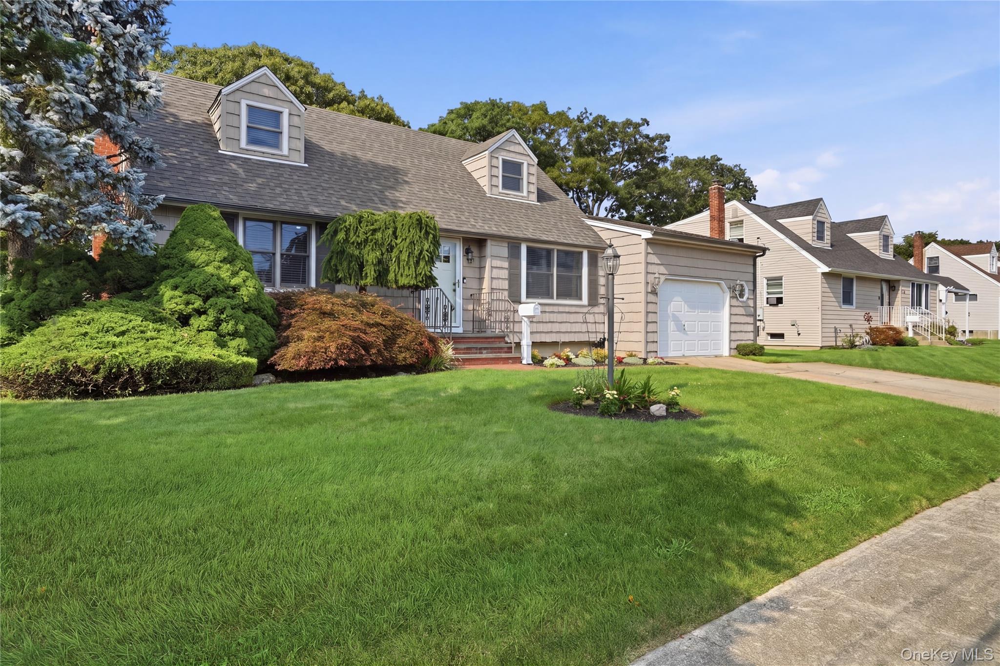 3rd image of 391 Oakwood Ave, Islip, NY 11795 | MLS# 1037247