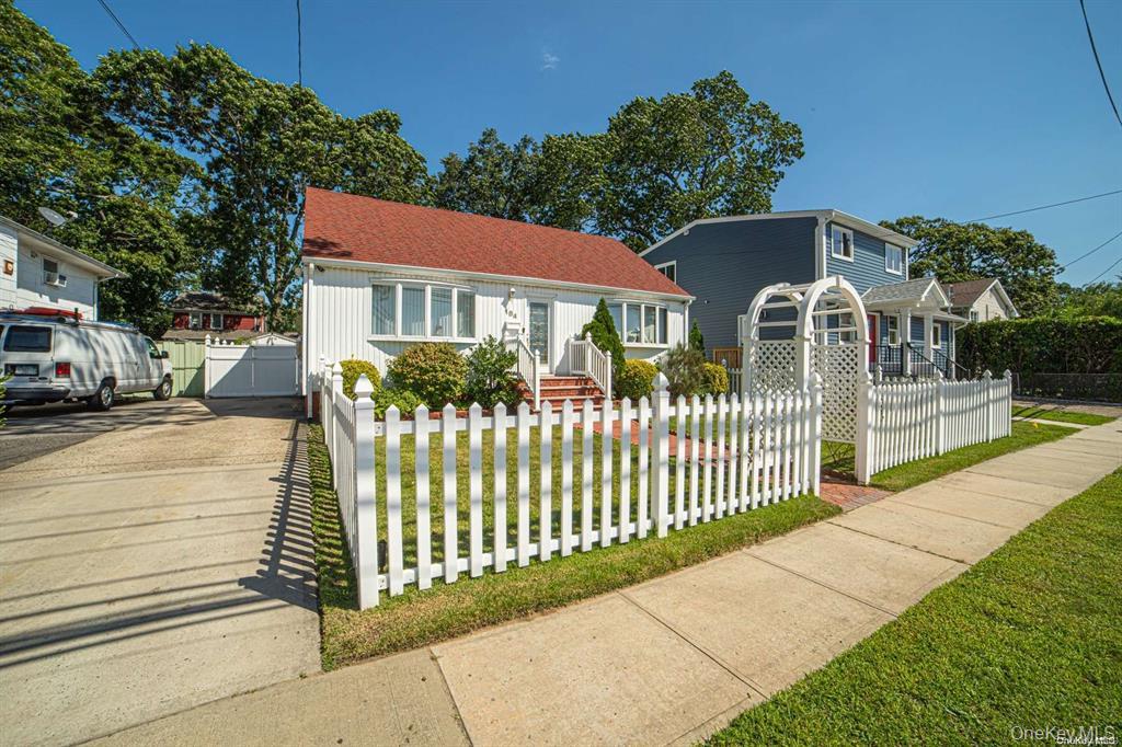 2nd image of 184 S Strong Ave, Babylon, NY 11757 | MLS# 1037248
