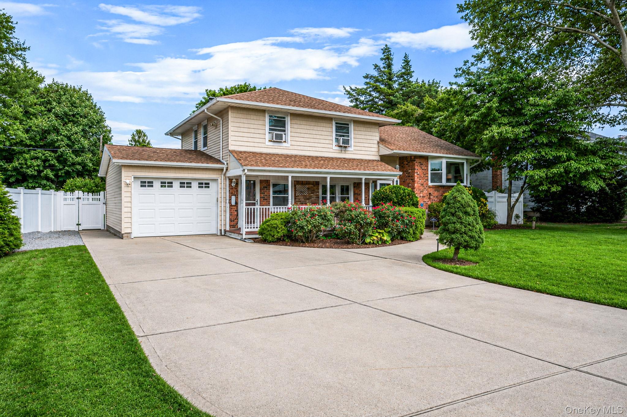 4th image of 25 Dudley Ln, Smithtown, NY 11754 | MLS# 1037257