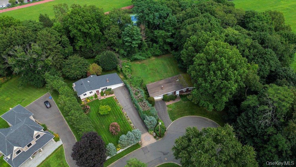 35th image of 11 Laurie Pl, Glen Cove, NY 11542 | MLS# 1037259