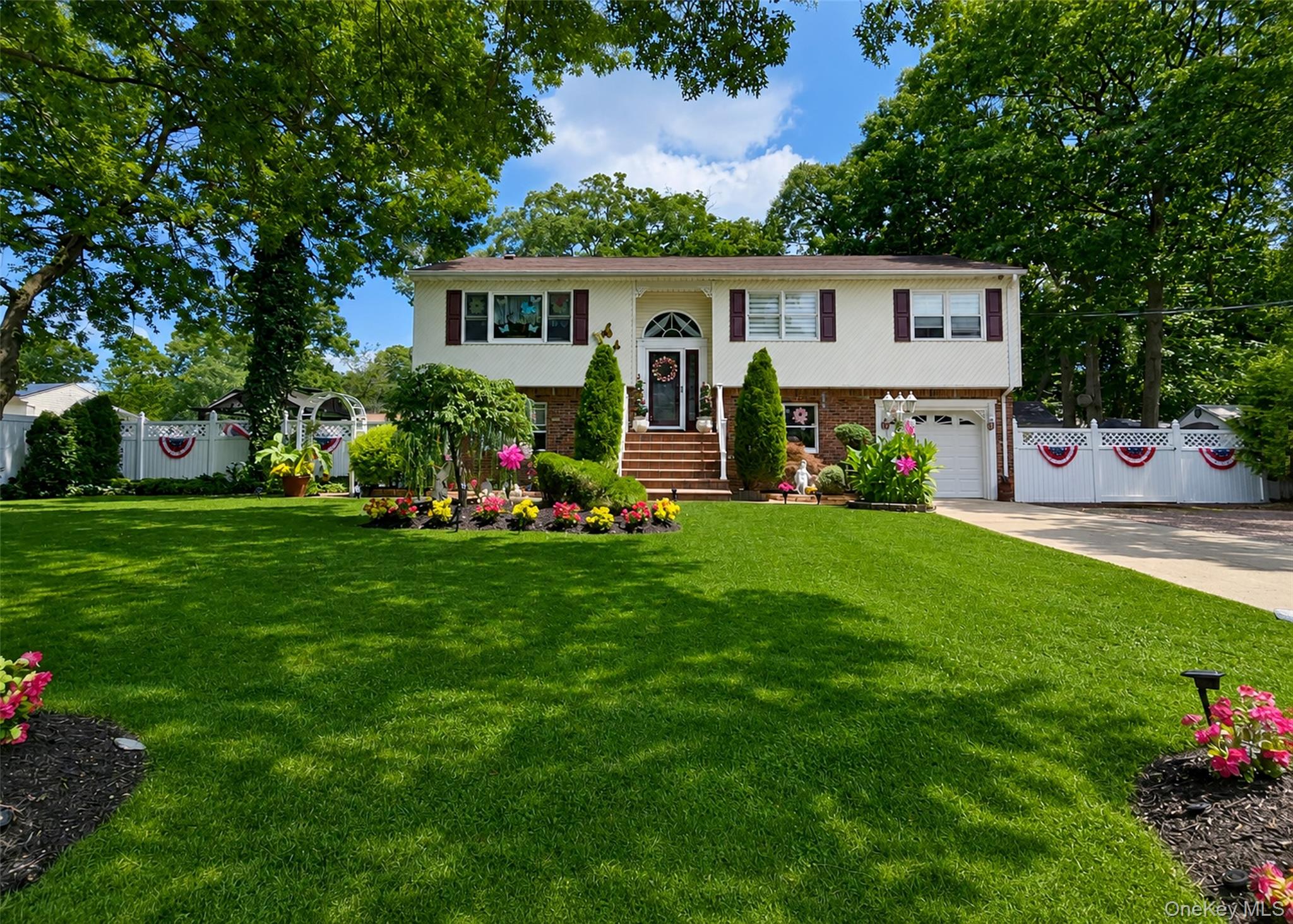 2nd image of 5 Avenue B, Brookhaven, NY 11741 | MLS# 1037343