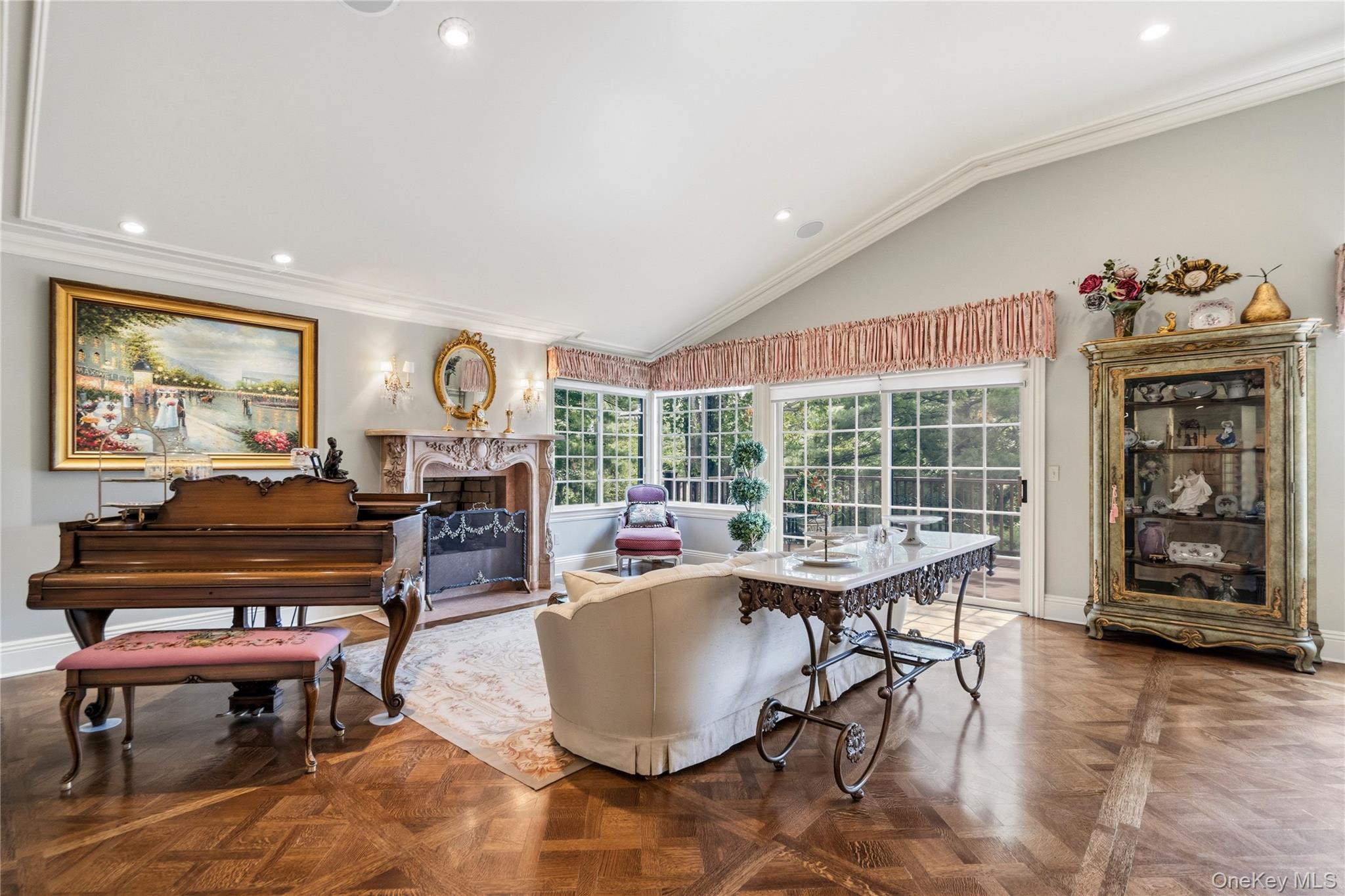 5th image of 264 Sparrow Dr, North Hempstead, NY 11030 | MLS# 1037347