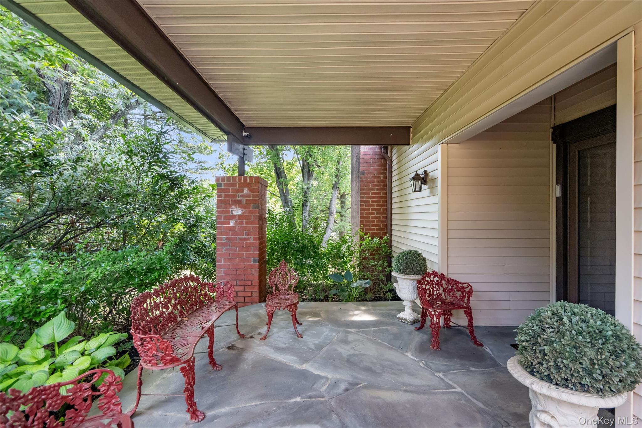 3rd image of 264 Sparrow Dr, North Hempstead, NY 11030 | MLS# 1037347